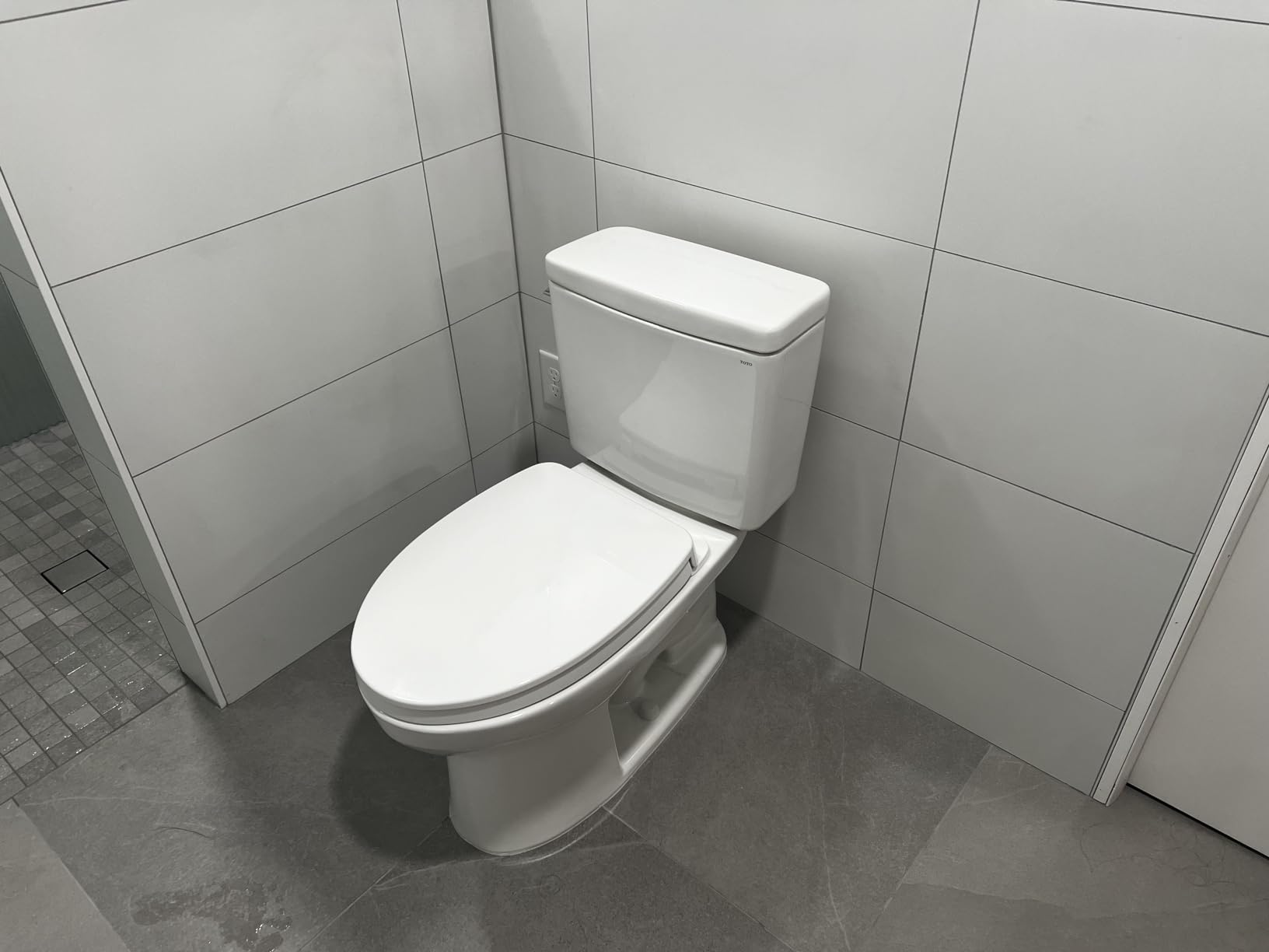 TOTO Drake Two-Piece Elongated 1.6 GPF TORNADO FLUSH Toilet with CEFIONTECT and SoftClose Seat, WASHLET+ Ready, Cotton White - MS776124CSG#01 customer photo 2