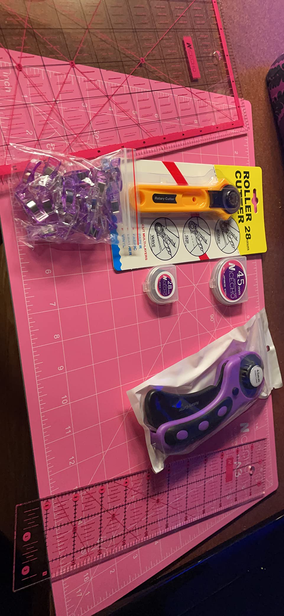 Rotary Cutter Set,Nicecho Sewing Quilting Supplies,45mm & 28 mm Fabric Cutters,8 Rotary Cutter Blades,A3 Cutting Mat for Sewing,6x12 & 2.5x12 In Quilting Rulers,Ideal Quilt kits for Lovers & Beginners customer photo 1
