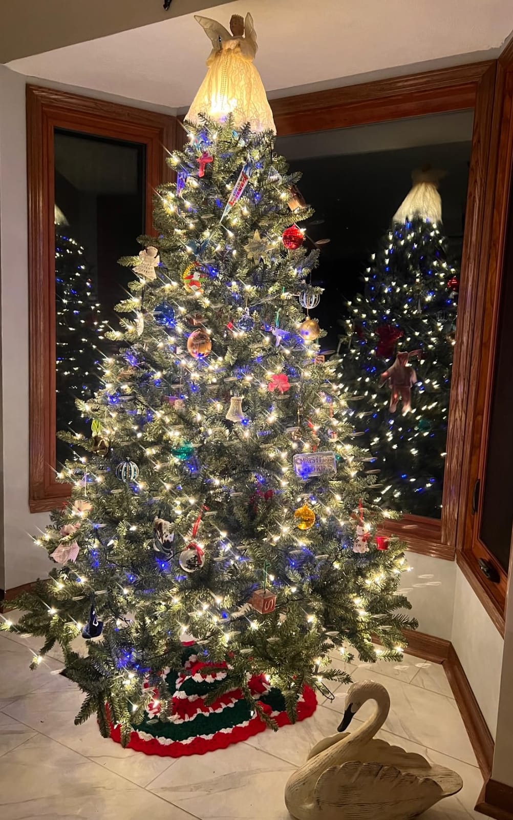 Balsam Hill 9ft Pre-Lit Classic Blue Spruce - Artificial Christmas Tree with 1500 Clear Incandescent Lights, Easy Plug Technology, Premium Stand for Indoor Holiday Decorating customer photo 1