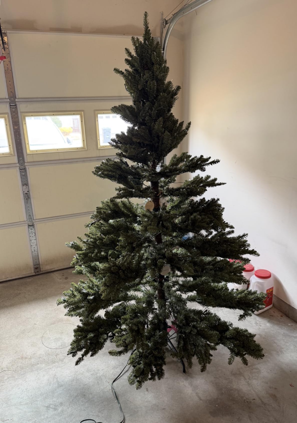 Balsam Hill 9ft Pre-Lit Classic Blue Spruce - Artificial Christmas Tree with 1500 Clear Incandescent Lights, Easy Plug Technology, Premium Stand for Indoor Holiday Decorating customer photo 2