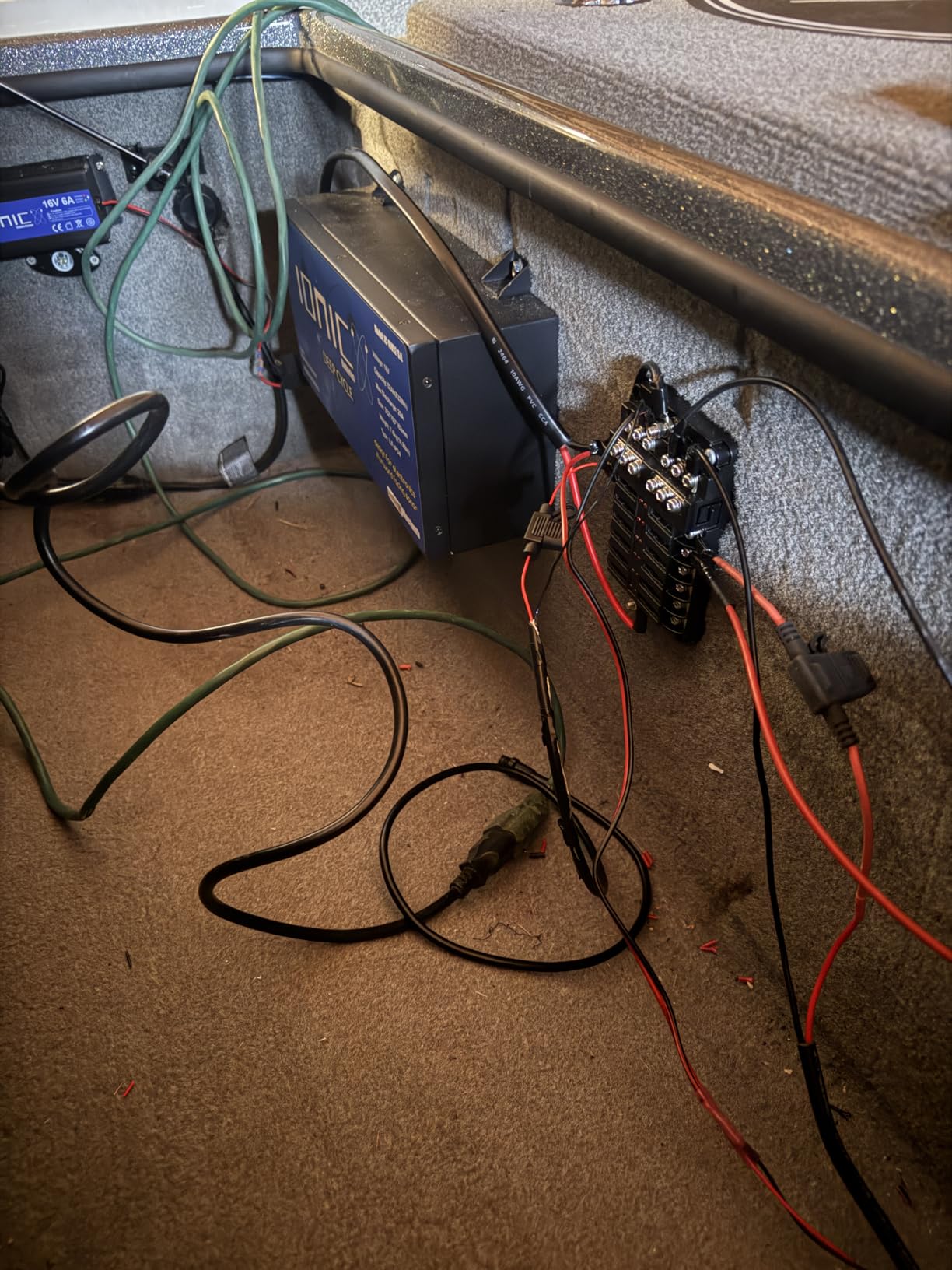 LiveScope Plus System with GLS 10 and LVS34 Transducer, Target Separation, Sharp Sonar Images, Vivid Color, Clear Vision customer photo 1