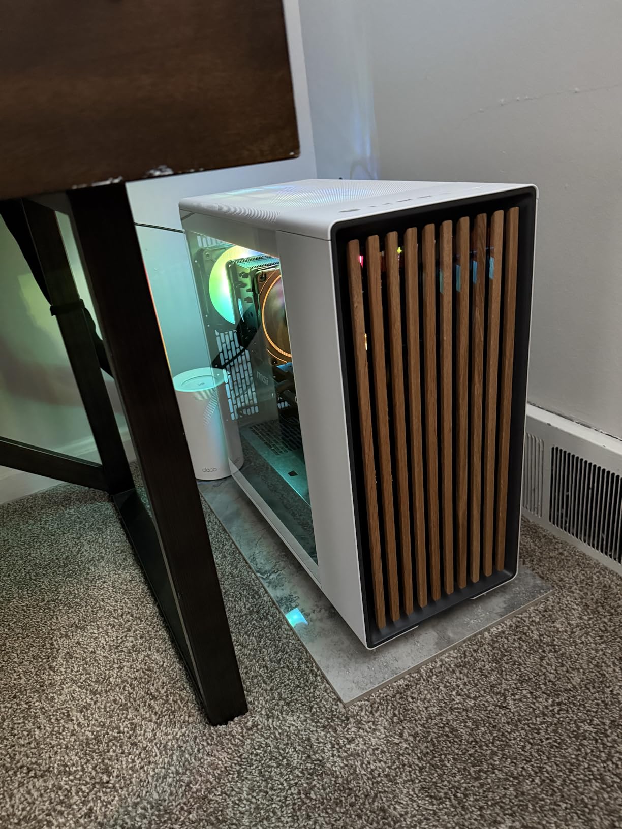 Fractal Design North - Genuine Walnut Wood Front - Mesh Side Panels - Two 140mm Aspect PWM Fans Included - Type C USB - ATX Airflow Mid Tower PC Gaming Case, Charcoal Black customer photo 1