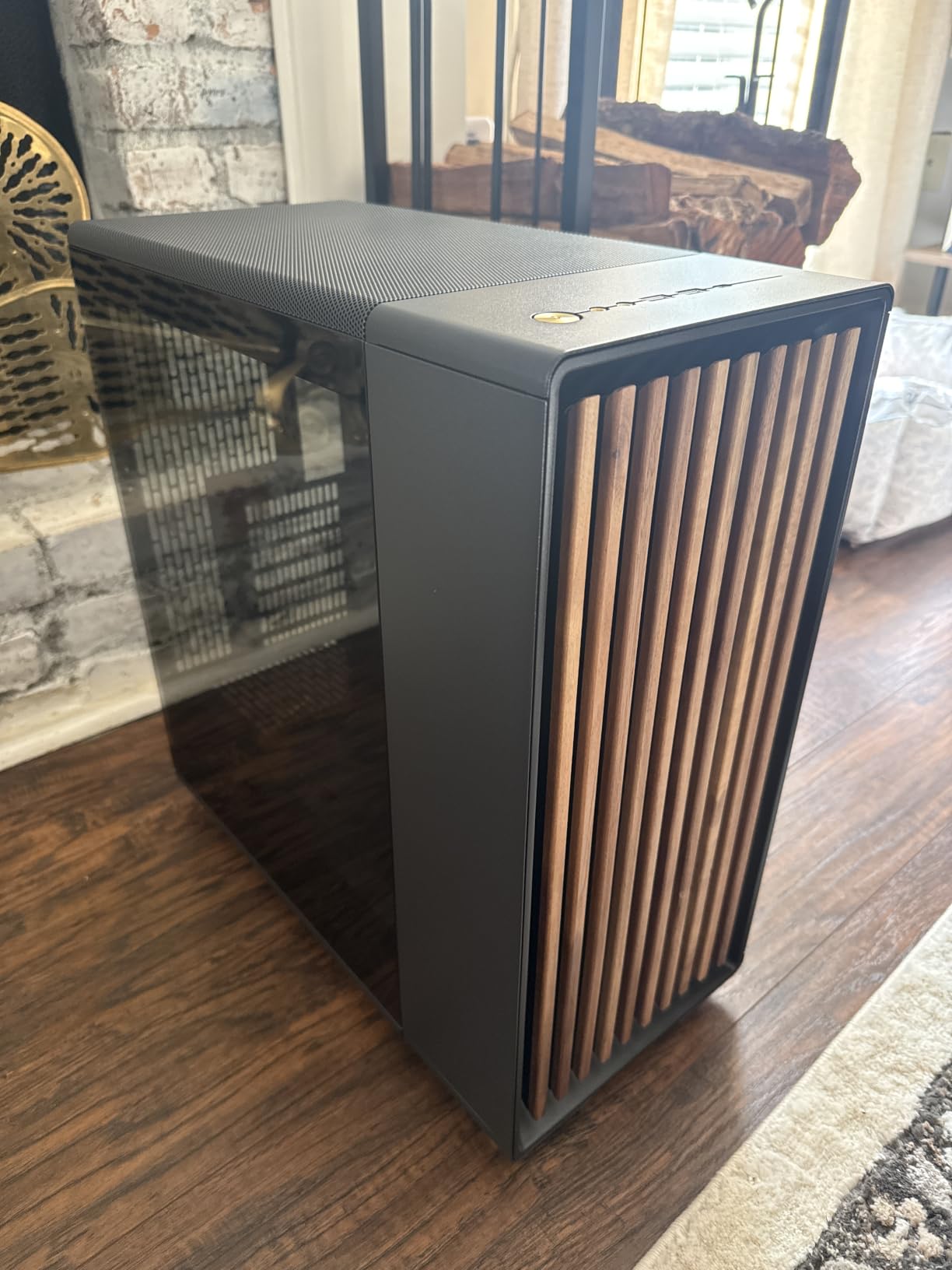 Fractal Design North - Genuine Walnut Wood Front - Mesh Side Panels - Two 140mm Aspect PWM Fans Included - Type C USB - ATX Airflow Mid Tower PC Gaming Case, Charcoal Black customer photo 2
