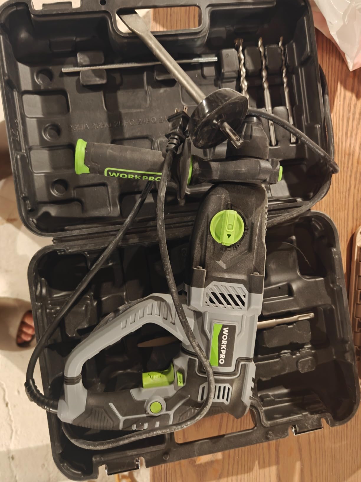 WORKPRO 1-1/4 Inch SDS-Plus Rotary Hammer Drill, 7.5AMP, Lightweight Corded Version for Concrete Demolition Chipping customer photo 1
