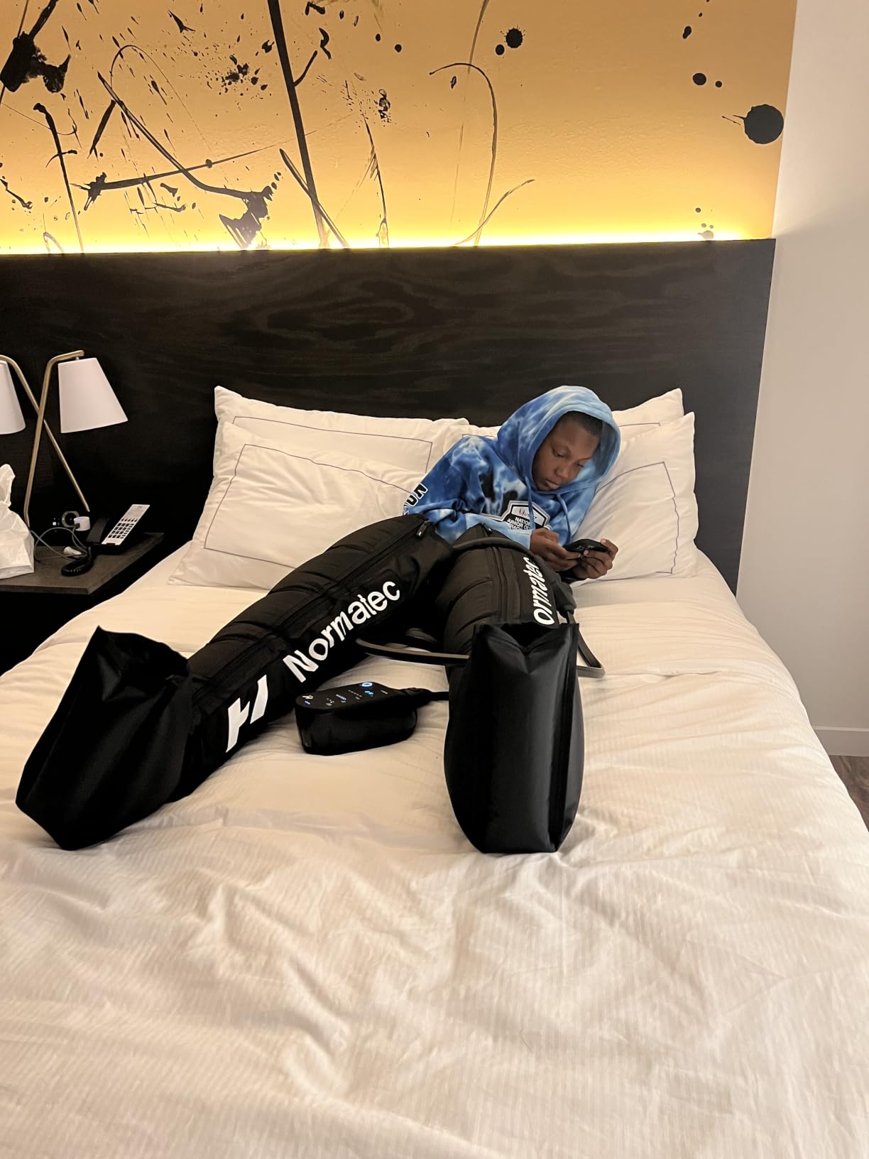 Hyperice Normatec 3 Legs Compression Boots Full Leg Recovery Size Standard customer photo 1