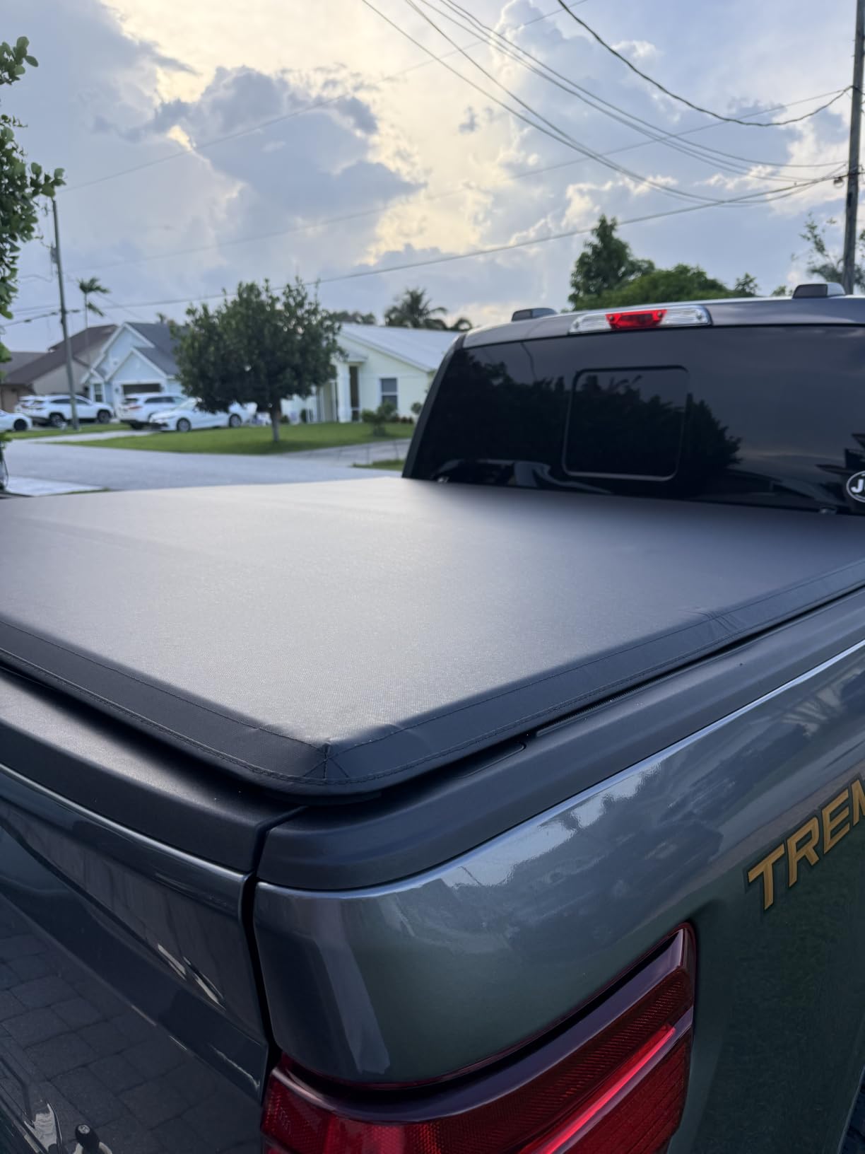 Tyger Auto T3 Soft Tri-fold Truck Bed Tonneau Cover Compatible with 2021-2026 Ford F-150; Lightning | 5.5' (67