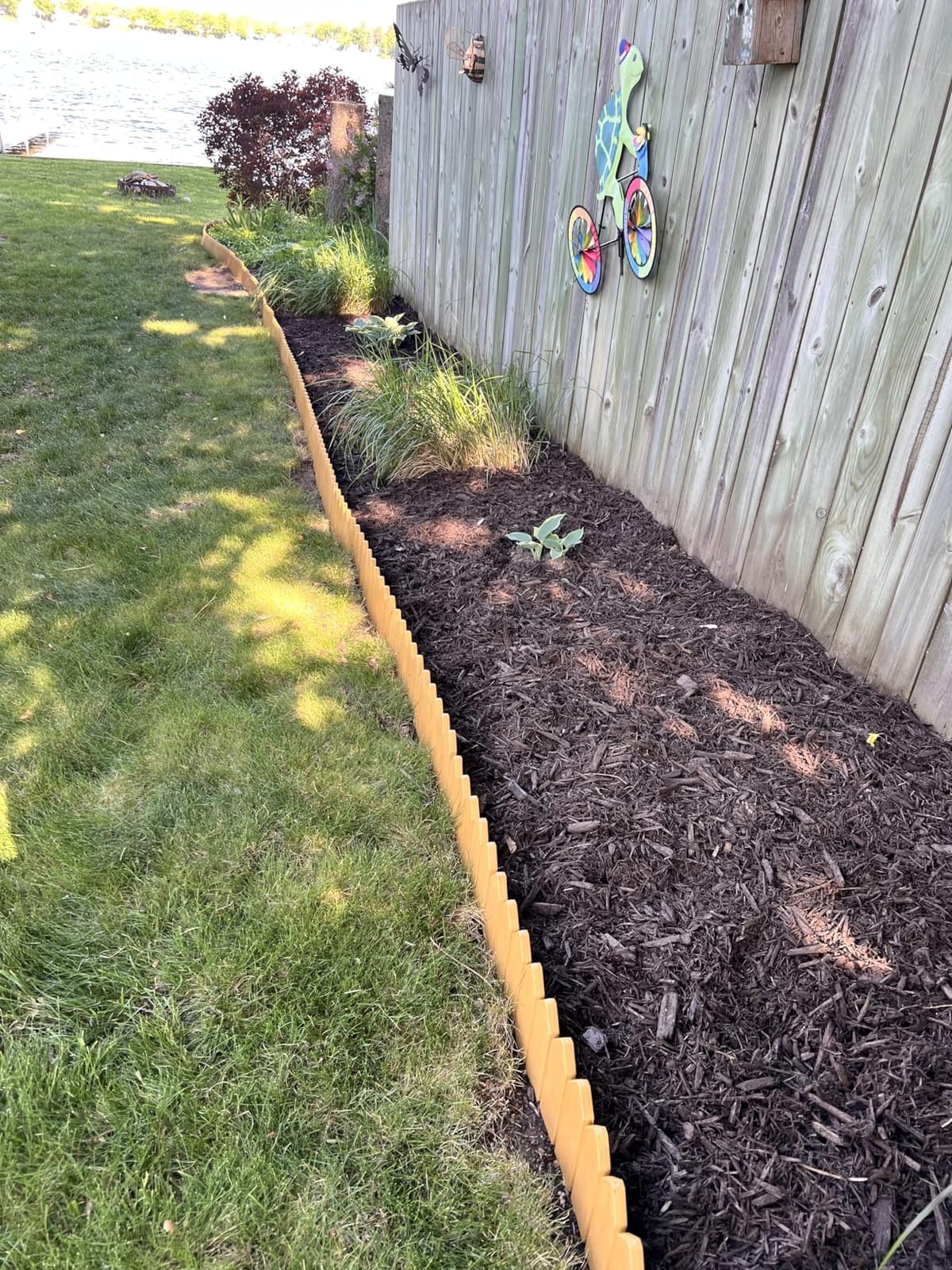 Landscape Edging Kit 6.7 in Tall Decorative Double-Sided Wood-Look Fence Garden Border, Flower Bed Edging with 30 Anchoring Spikes, 13.9 Foot Kit (White) customer photo 1