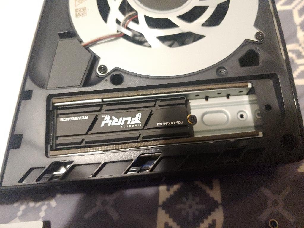 Kingston FURY Renegade 2TB PCIe Gen 4.0 NVMe M.2 Internal Gaming SSD with Heat Sink | PS5 Ready | Up to 7300MB/s customer photo 1