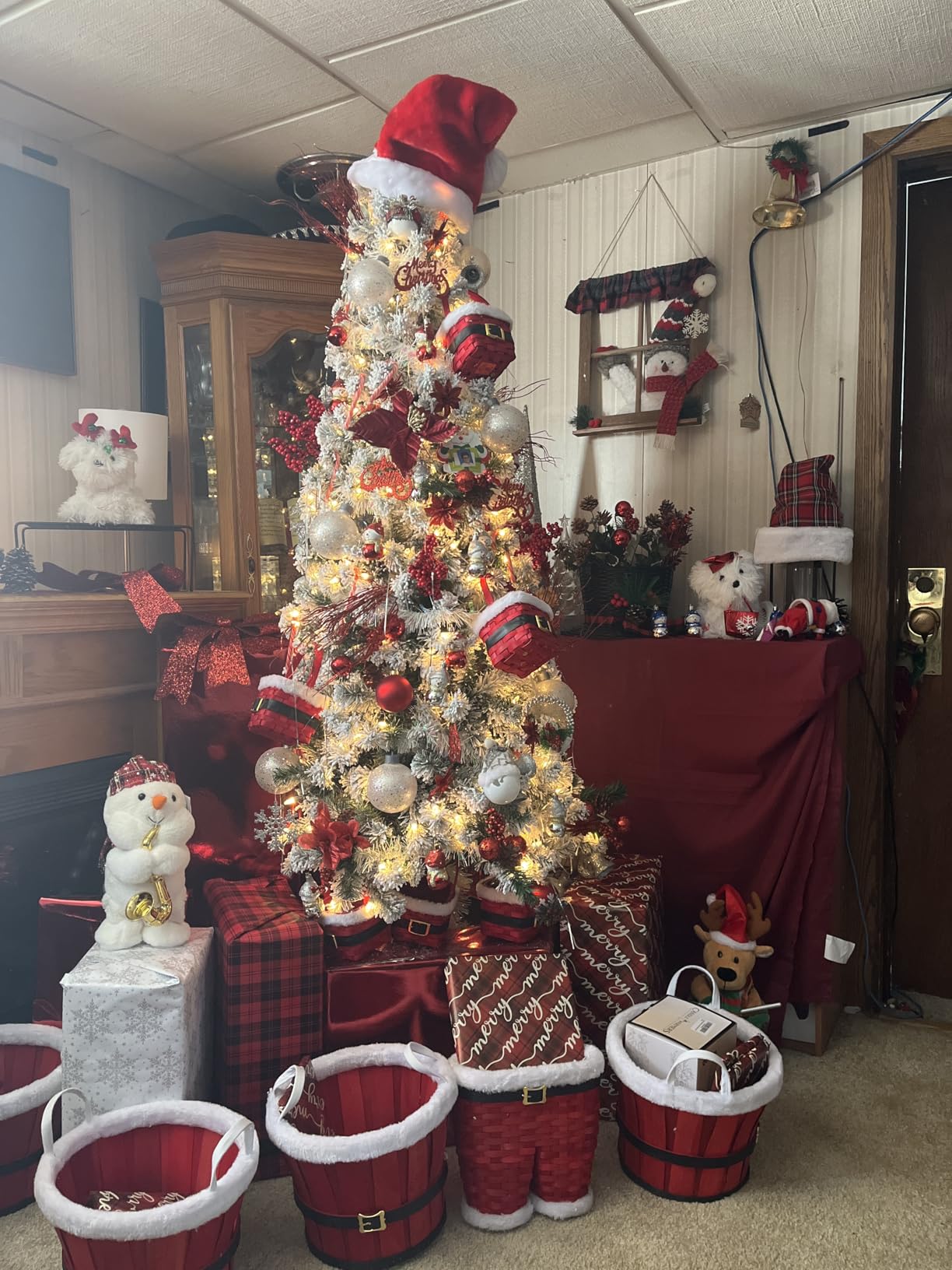 National Tree Company 6ft Pre-Lit Flocked Acacia Slim Christmas Tree | 250 Clear Lights, 512 Tips, Includes Stand, Artificial, Green customer photo 1