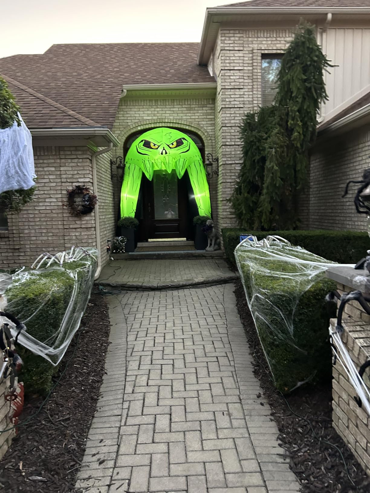 COMIN 10 FT Halloween Inflatables Archway Outdoor Decorations Blow Up Yard Monster Mouth Archway with Built-in LEDs customer photo 1