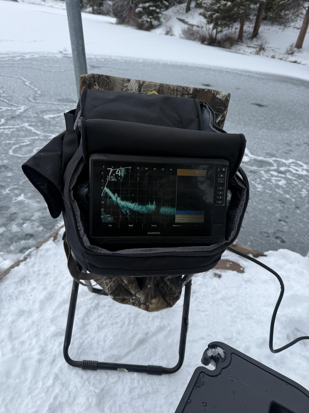 Garmin LiveScope Plus Lithium-ion Ice Fishing Bundle | 9