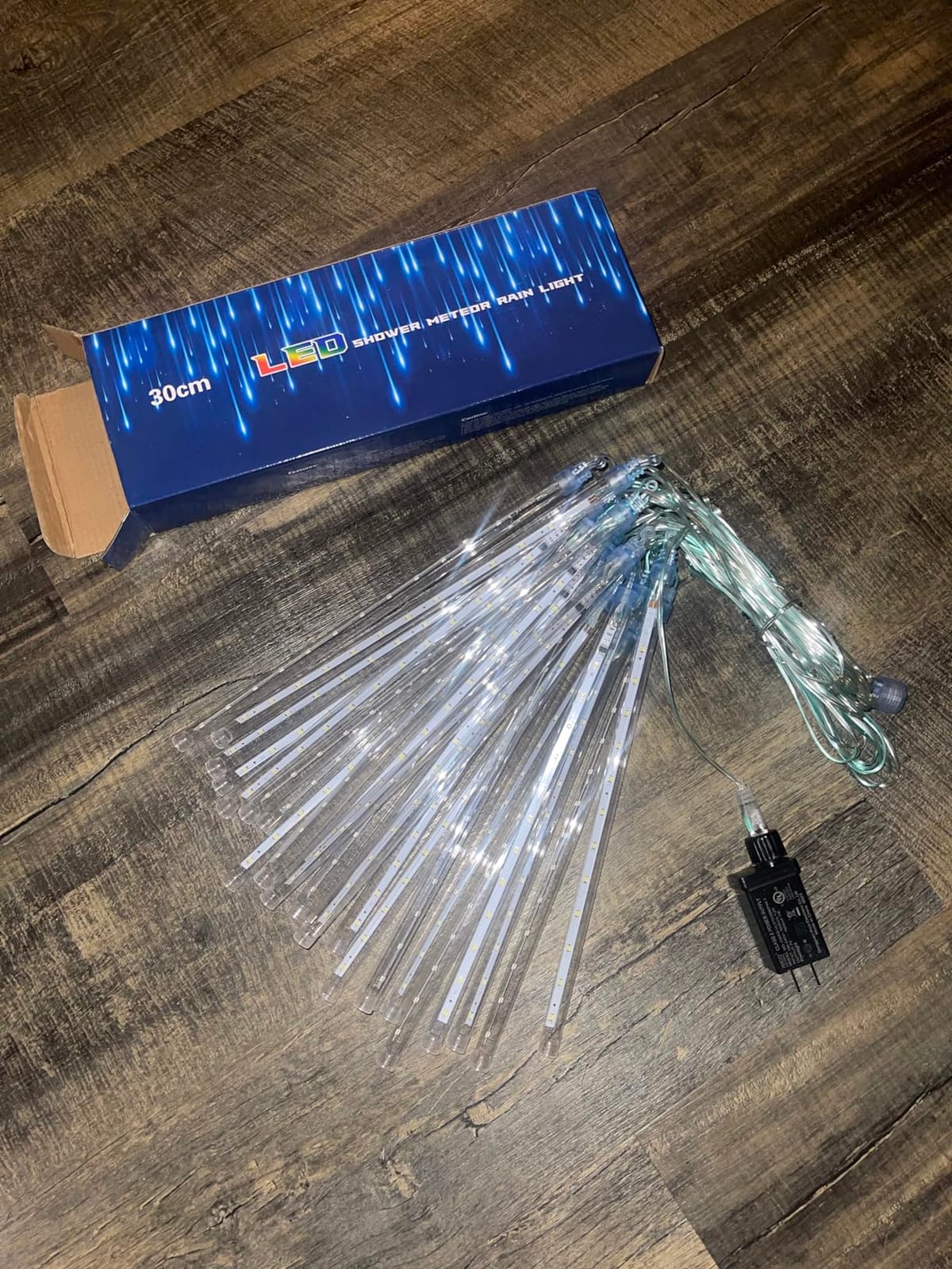 Kwaiffeo Christmas Lights Outdoor, 24 Tubes(Equivalent to 3 Sets of 8-Tubes) Meteor Shower Light Snow Falling Icicle Lights for Xmas Tree Halloween Decoration Wedding Party Window, UL Plug, White customer photo 1