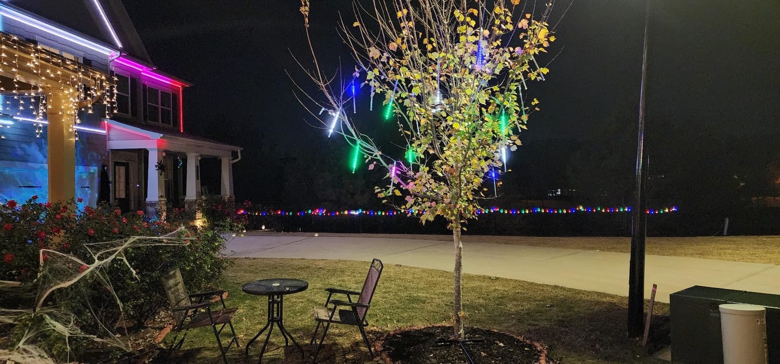 Kwaiffeo Christmas Lights Outdoor, 24 Tubes(Equivalent to 3 Sets of 8-Tubes) Meteor Shower Light Snow Falling Icicle Lights for Xmas Tree Halloween Decoration Wedding Party Window, UL Plug, White customer photo 2