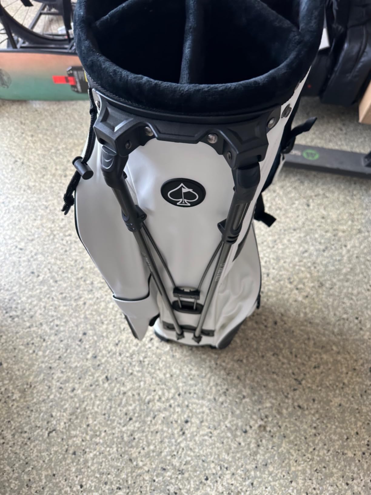 Pins & Aces Player Preferred Golf Bag - Premium Design, Lightweight Golf Bag with Stand - Velvet-Lined 5-Way Club Divider System customer photo 1