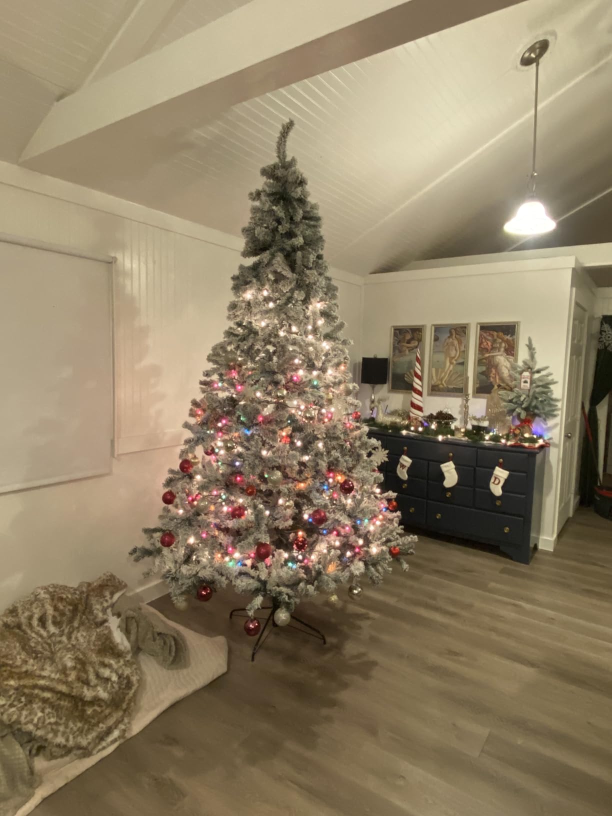 COSTWAY 9 FT Snow Flocked Christmas Tree, Artificial Hinged Pine Tree | 1498 Branch Tips, Solid Metal Stand, Premium Xmas Full Fake Tree for Holiday, Home, Office, Party Decoration customer photo 1