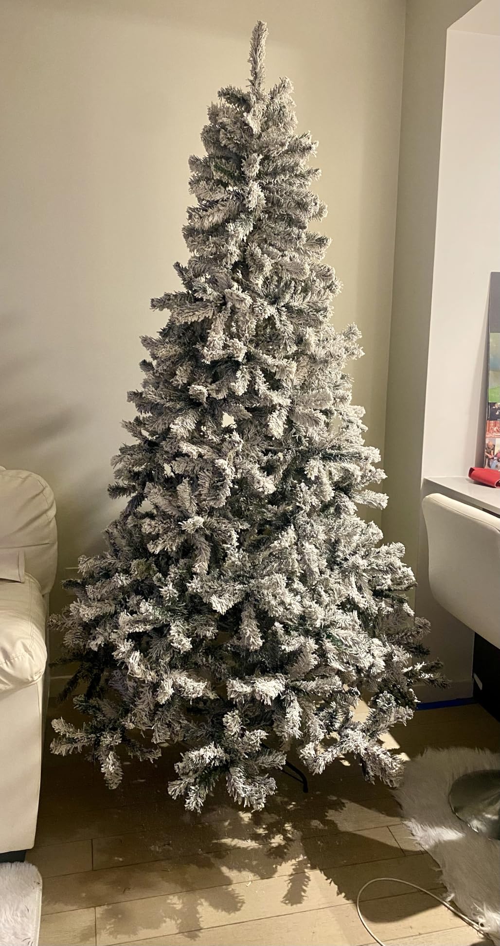 COSTWAY 9 FT Snow Flocked Christmas Tree, Artificial Hinged Pine Tree | 1498 Branch Tips, Solid Metal Stand, Premium Xmas Full Fake Tree for Holiday, Home, Office, Party Decoration customer photo 2