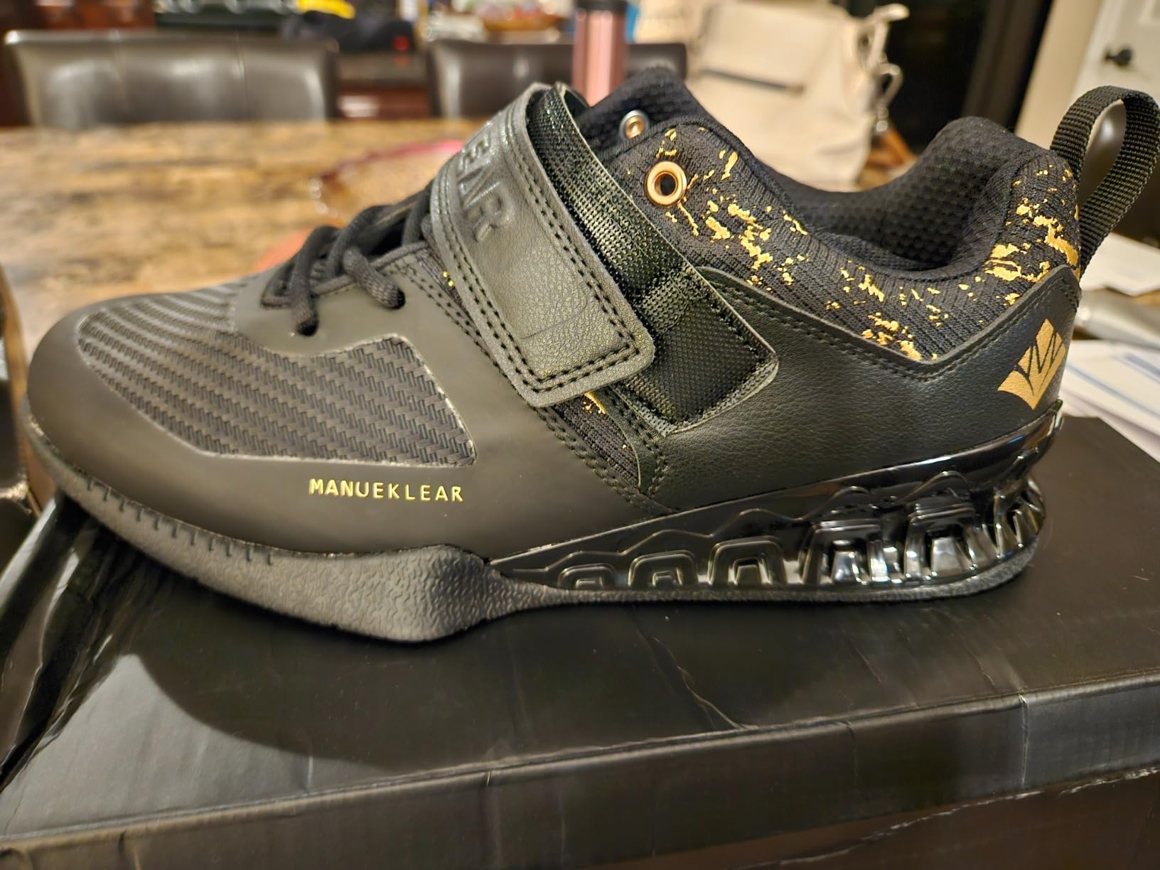 MANUEKLEAR Weight Lifting Shoes Men, Professional Training Weightlifting Shoes, Squat Shoes for Powerlifting with Rubber Non-Slip Sole customer photo 1