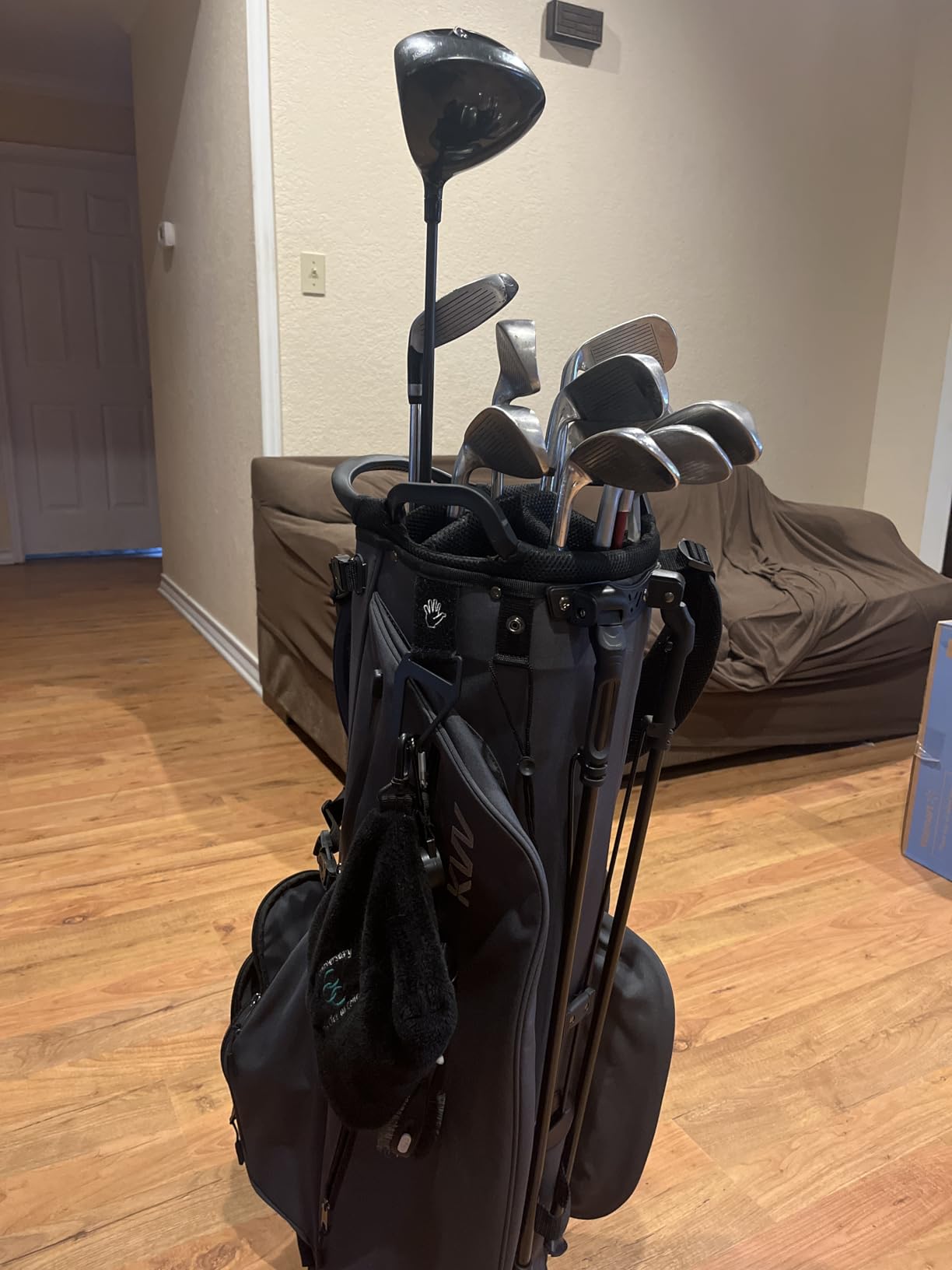 KVV Lightweight Golf Stand Bag with 7 Way Full-Length Dividers, 5 Zippered Pockets, Automatically Adjustable Dual Straps,Elegant Design customer photo 2