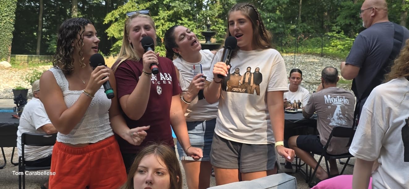 Phenyx Pro Wireless Microphone System, Quad Channel Wireless Mic, w/ 4x40 UHF Frequencies, Auto Scan, 328ft Long Range, 4 Handheld Dynamic Microphone for Singing, Church, Karaoke (PTU-7000-4H) customer photo 2