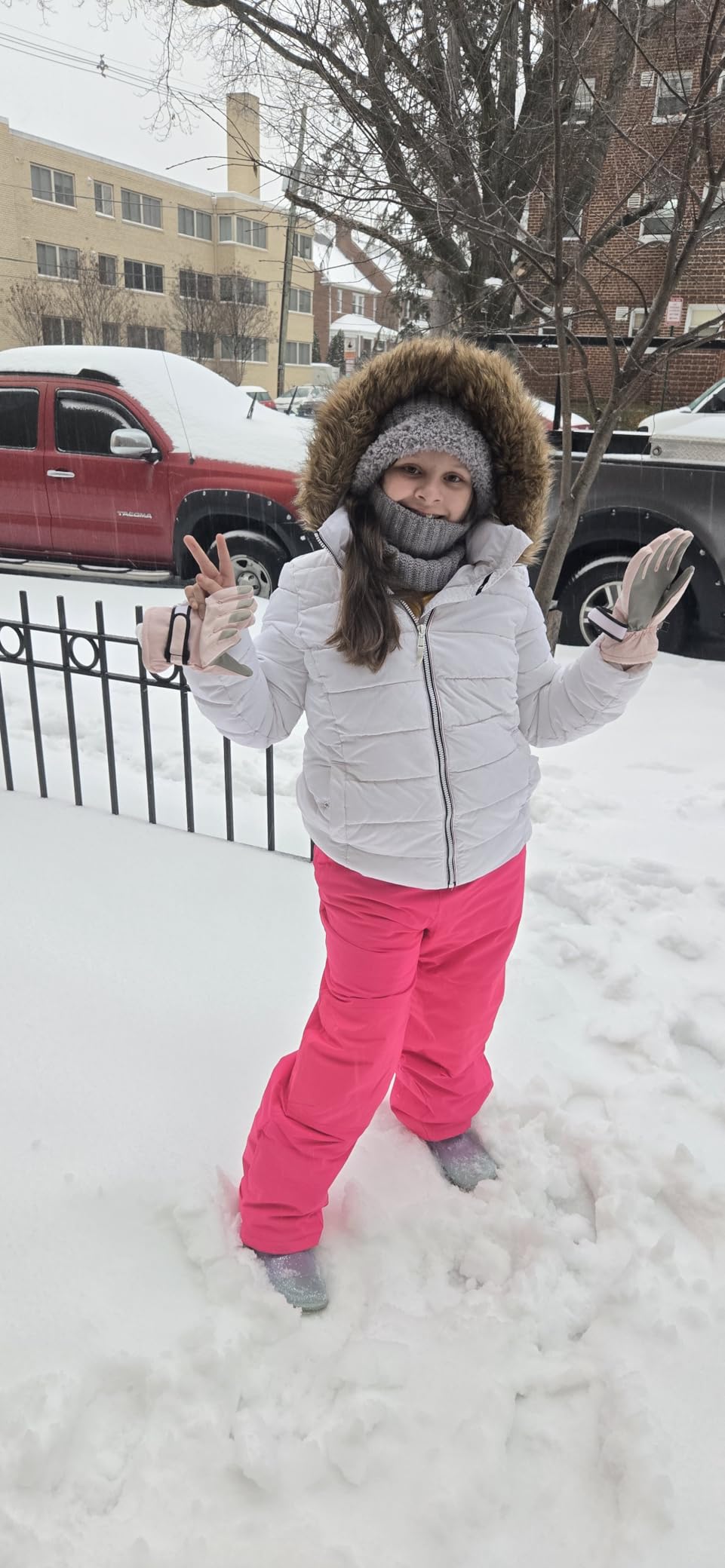 Amazon Essentials Unisex Kids and Toddlers' Insulated Waterproof Ski & Snow Pants, Breathable customer photo 2