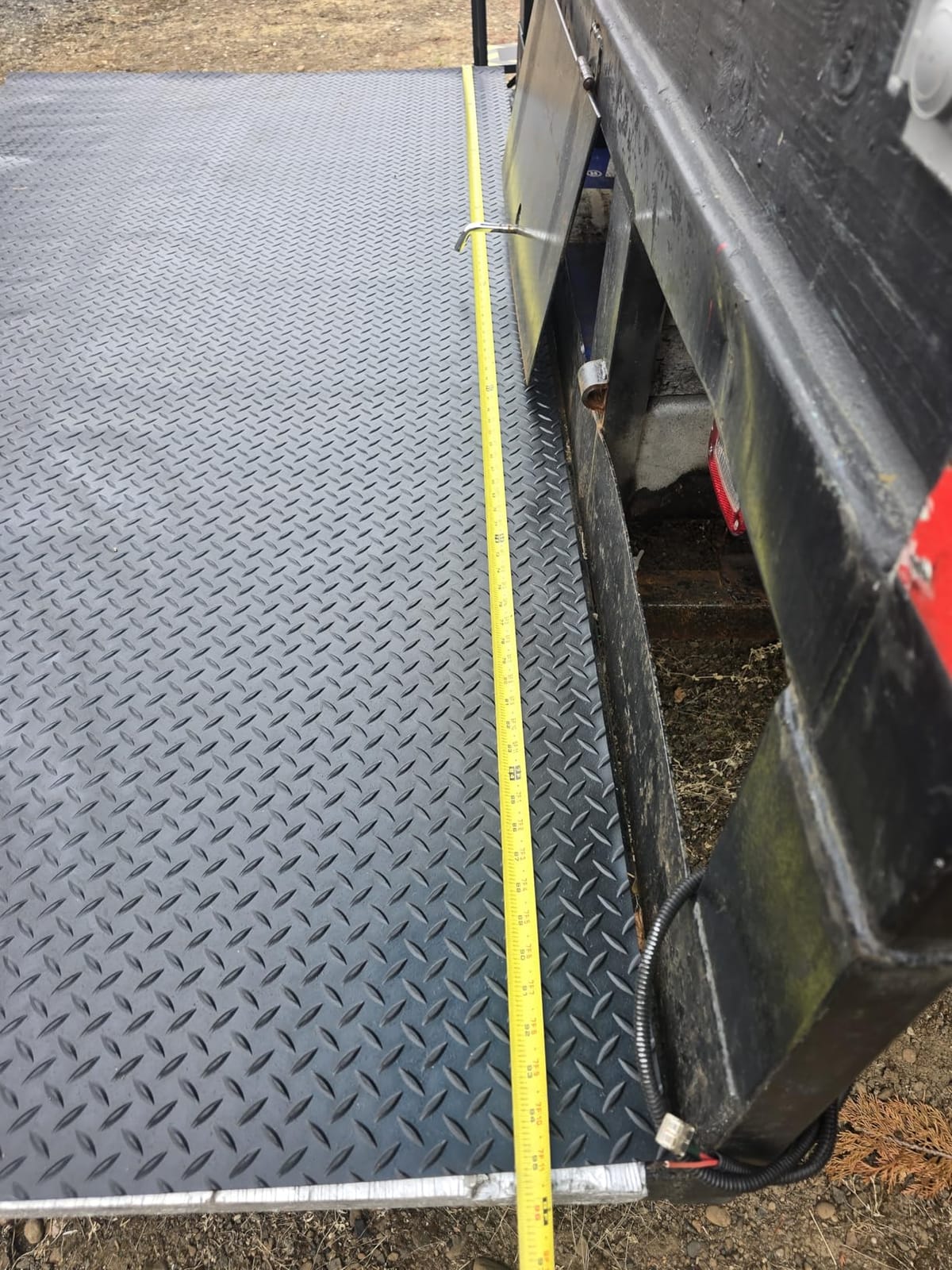 VEVOR Diamond-Plate Rubber Flooring Roll, 3 mm x 4 ft x 6 ft Garage Floor Mat, SBR Rubber Garage Flooring Roll, Easy to Clean, Diamond Plate Rubber Mat for Under Cars, Garage Industry Gym, Black customer photo 2