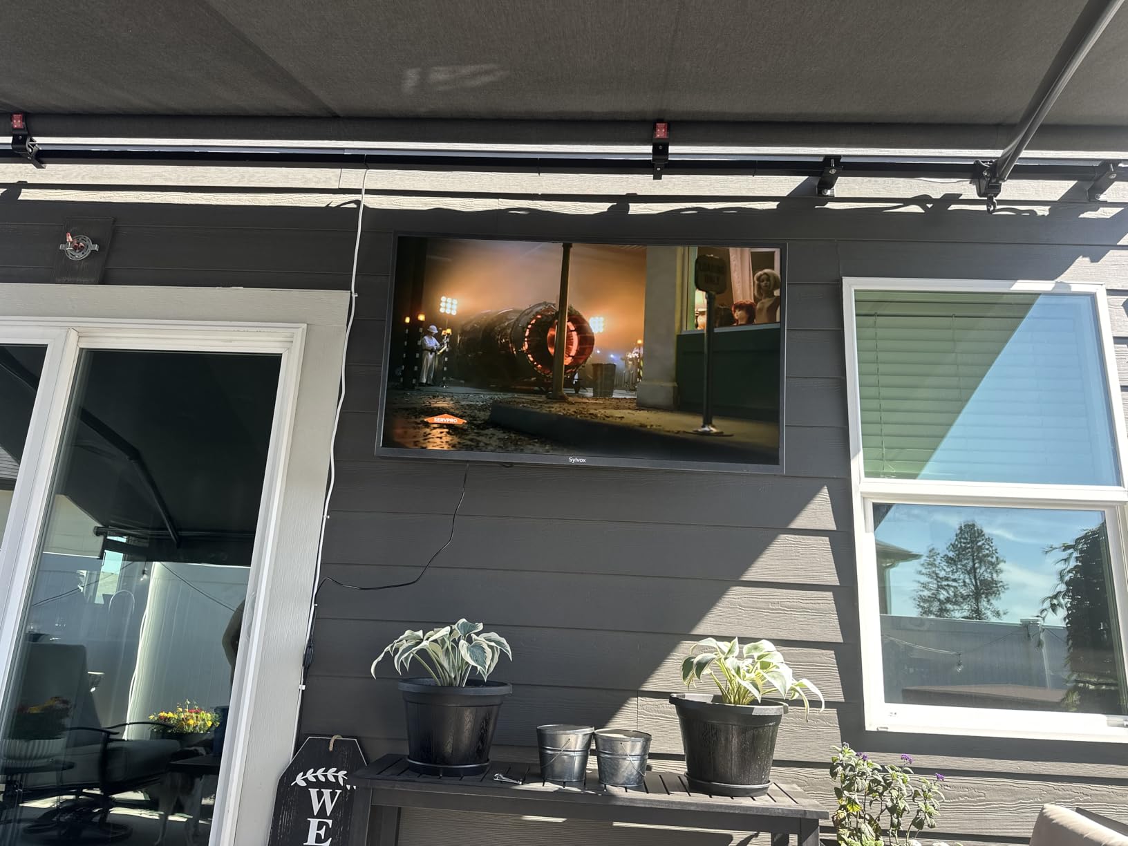 SYLVOX Outdoor TV, 55 inch 2000 Nit High Brightness Smart TVs, 4K Sunlight Readable Display, IP56 Waterproof, Smart TV for Outdoor Households or Commercial Places (Pool Pro 3.0) customer photo 2