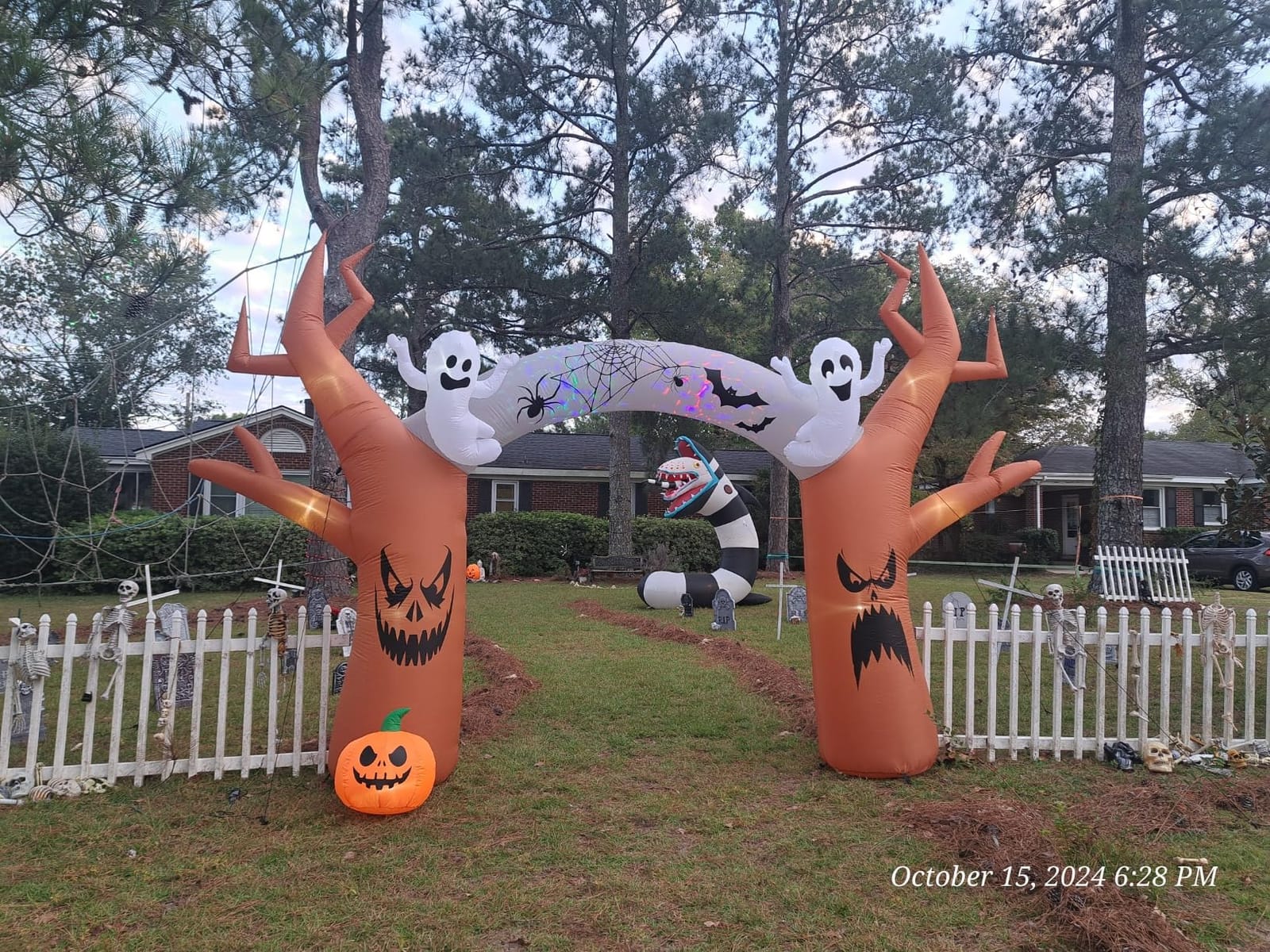 17 FT Halloween Inflatable Tree Archway Outdoor Yard Decoration with Ghost Pumpkin Spider and Colorful Projection LED Lights customer photo 2