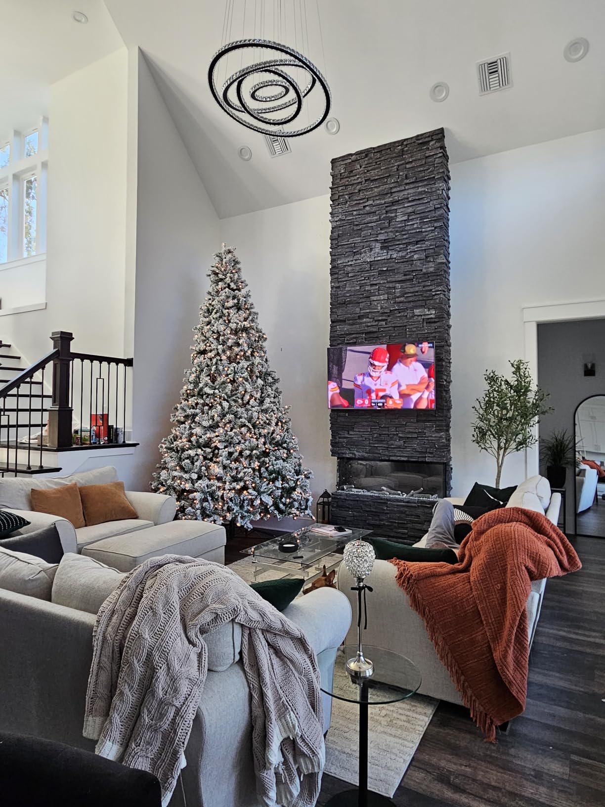 Yaheetech 9ft Prelit Artificial Christmas Tree with 900 Warm White Lights | 2084 PVC Branch Tips Look Full and Lifelike on a Steel Stand; Pre-Strung Lights Skip the Wiring for Fast Setup. Pure Green. customer photo 2