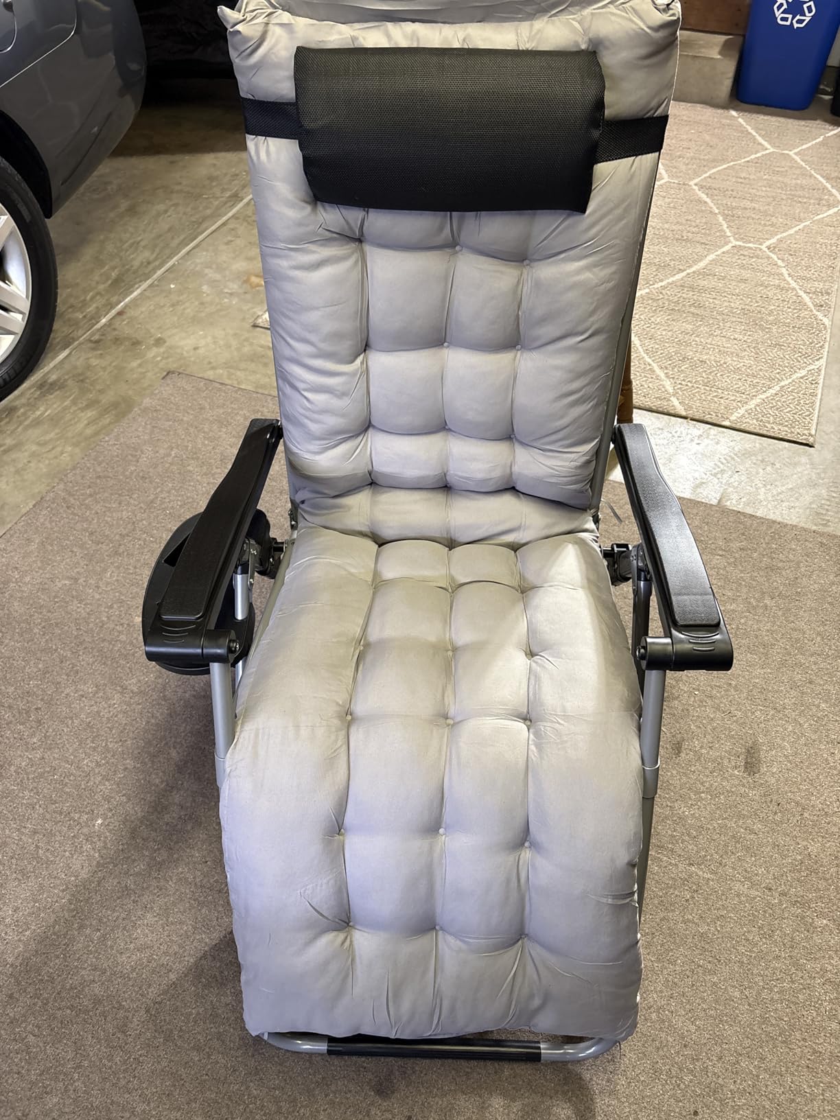 VEVOR Zero Gravity Chair, 26 inch Zero Gravity Recliner Lounge Chair for Indoor and Outdoor, Adjustable Anti Gravity Chair with Cushion, Headrest, Footrest, and Cupholder, 500 lbs, Black customer photo 1