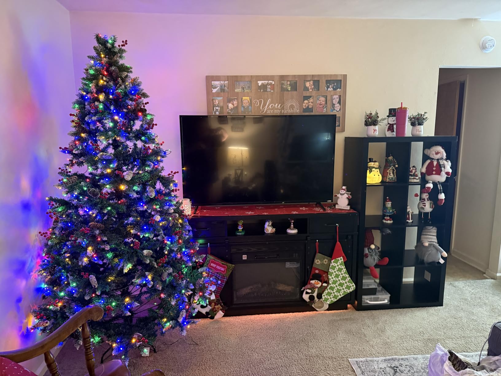 YITAHOME 6.5ft Prelit Natural Layered Flocked Christmas Tree with Remote | Snow Flocked Christmas Tree with 760 PE & PVC Mixed Tips and 350 Lights for Home, Office, Party Decoration customer photo 1