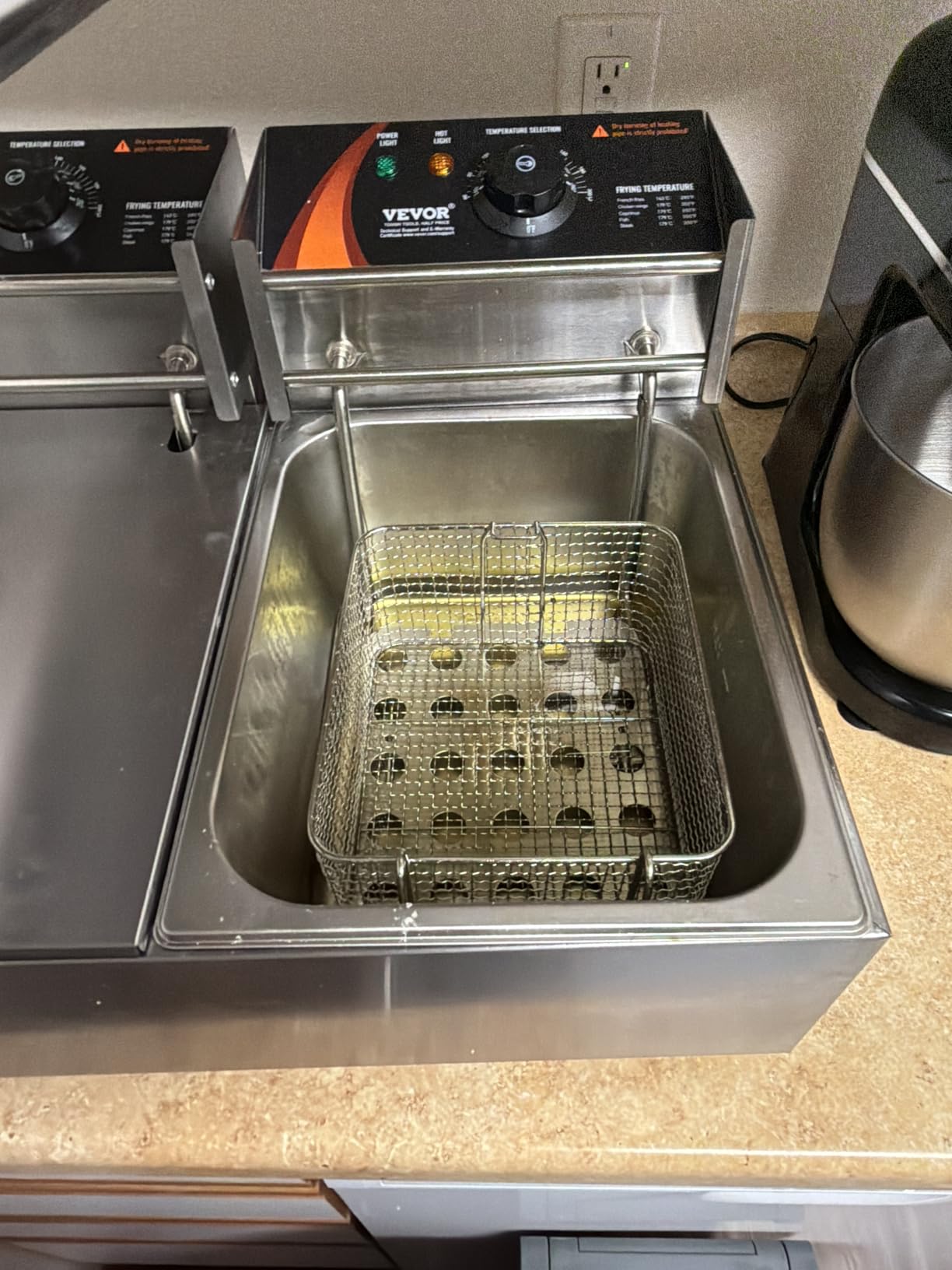 VEVOR Commercial Deep Fryer, 1750W Electric Countertop Fryer with Basket & Height-Adjustable Feet, 12Qt / 11.5L Stainless Steel Single Oil Fryer, Temp Control, Overheat Protection, for Restaurant Use customer photo 2