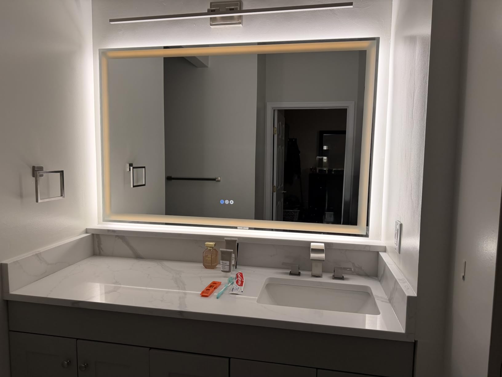 24x32 LED Bathroom Mirror, 6000LM, Separate Front and Back Lights | Shatter-Resistant Tempered Glass, Auto-Off Defogger, 3 Color Modes, Smooth Dimming, Smart Memory Setting customer photo 2