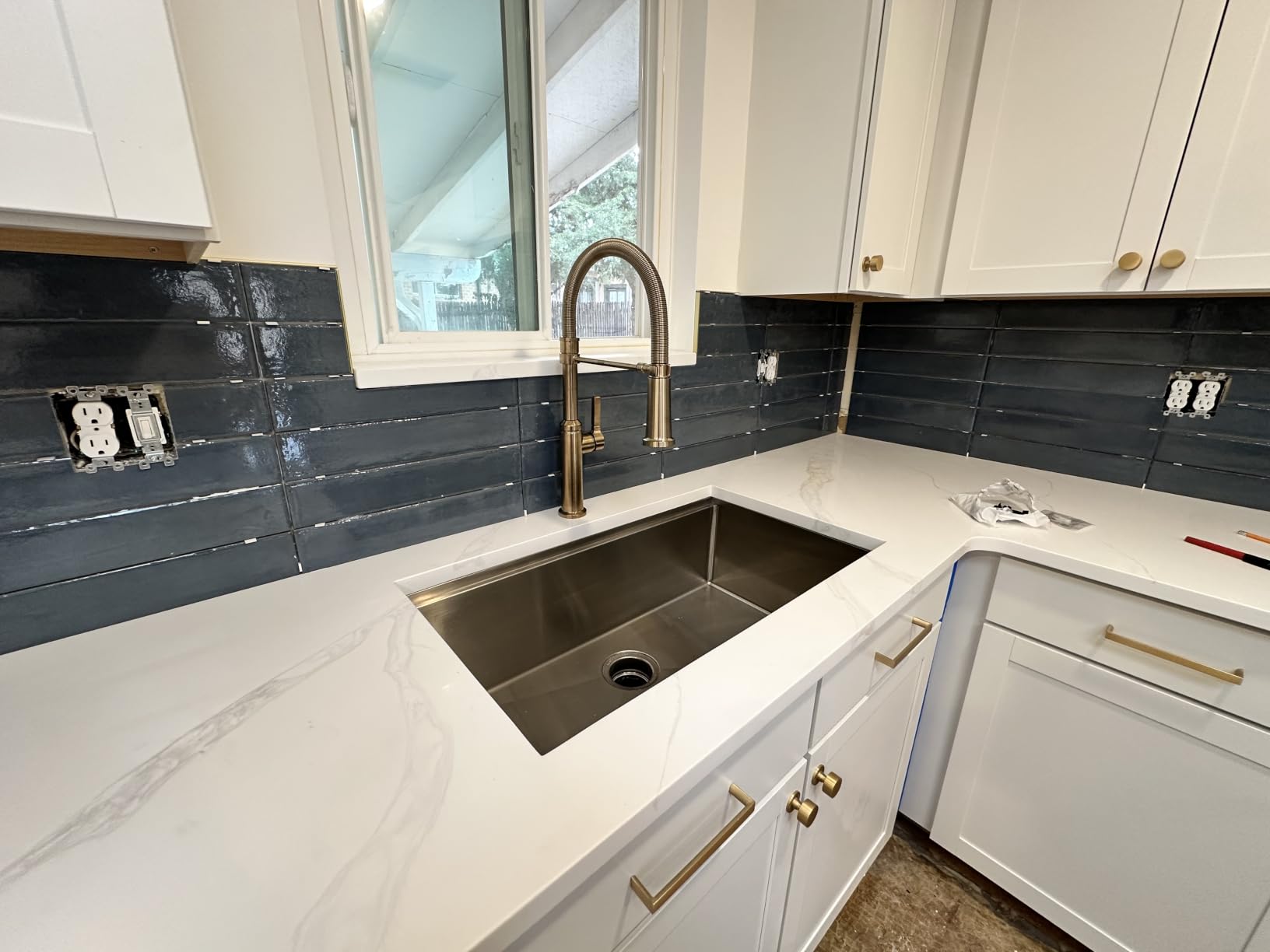 Delta Faucet Rhett Pro Commercial Style Kitchen Faucet with Pull Down Sprayer, Champagne Bronze 18829-CZ-DST customer photo 2