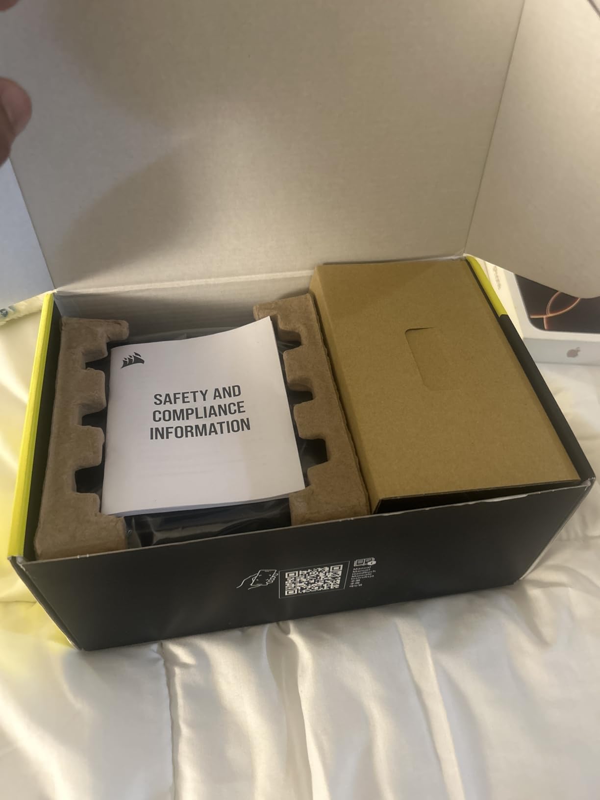CORSAIR RM850e (2025) Fully Modular Low-Noise ATX Power Supply with 12V-2x6 Cable, ATX 3.1 & PCIe 5.1 Compliant, Cybenetics Gold Efficiency, 105C-Rated Capacitors, Modern Standby Mode customer photo 2