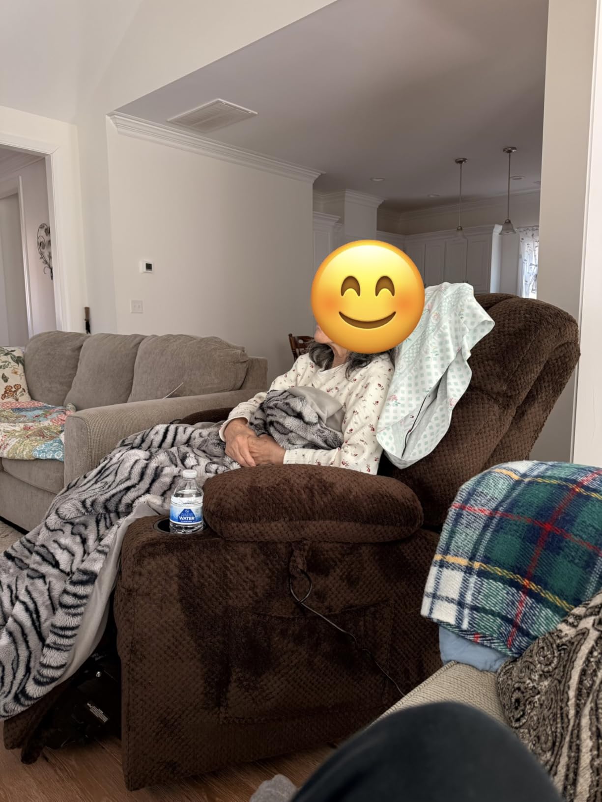 MCombo Large Dual Motor Power Lift Recliner Chair for Elderly 7896 | Zero Gravity Lift Chair with Heat and Massage, Infinite Position, Lay Flat, USB Ports, Cup Holders, Fabric (Mocha) customer photo 1