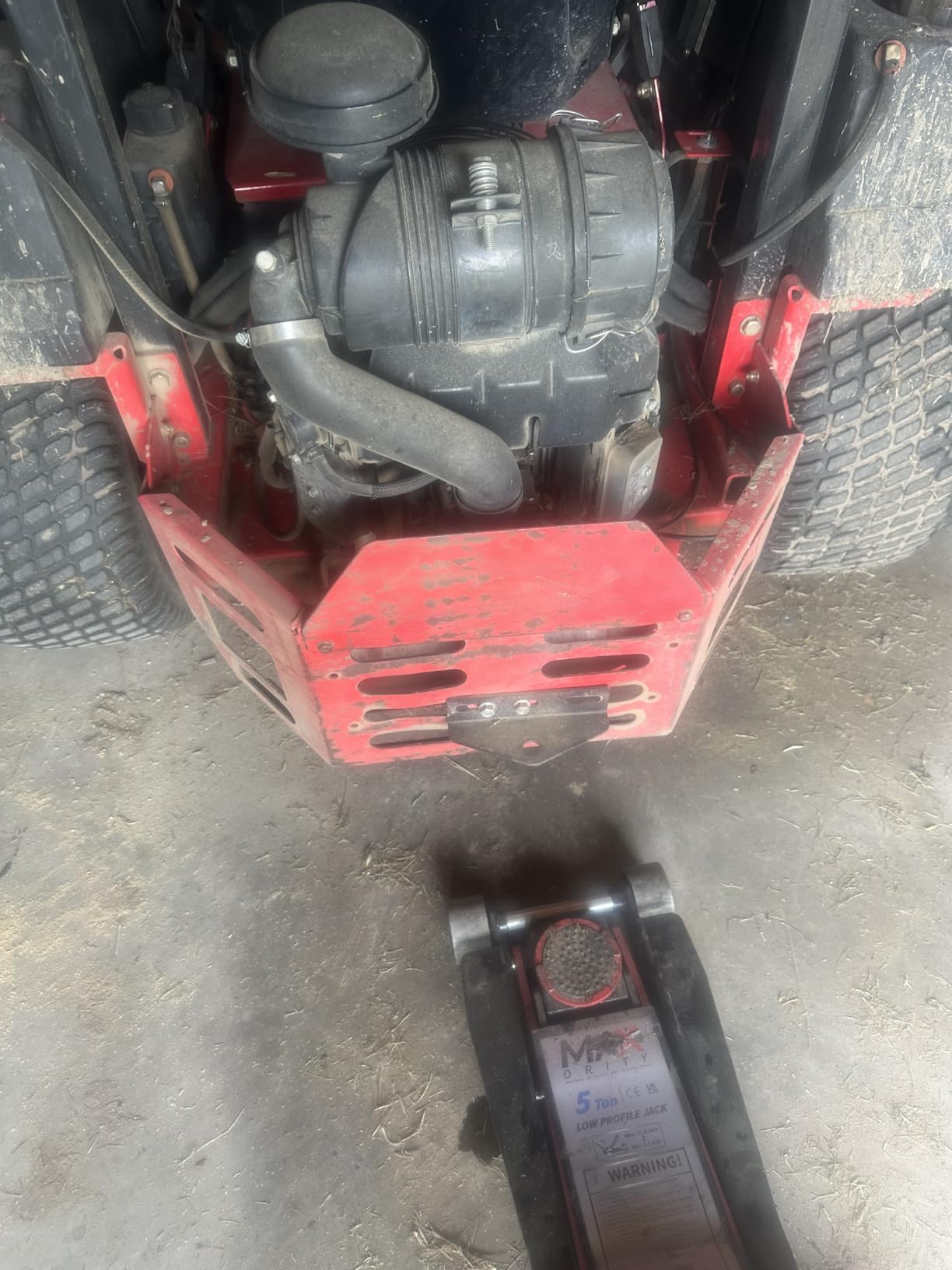 Maxority 5-Ton (11000lbs) Low Profile Hydraulic Super Heavy-Duty Steel Floor Jack with Dual Pistons Quick Lift Pump, Home and Workshop Car Maintenance for Various Vehicles customer photo 2