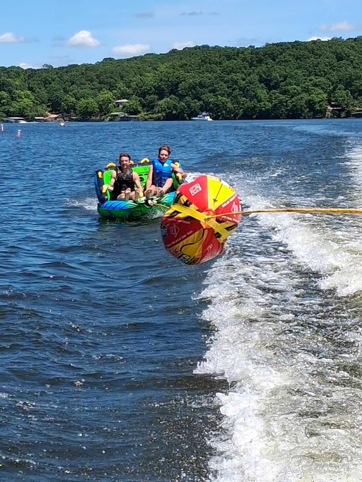 2-4 Person Towable Tubes for Boating, Sofa Style Boat Tube, Water Sports Inflatable Towables Tubes for Boats to Pull, Dual Tow Points, Durable Nylon Cover customer photo 1