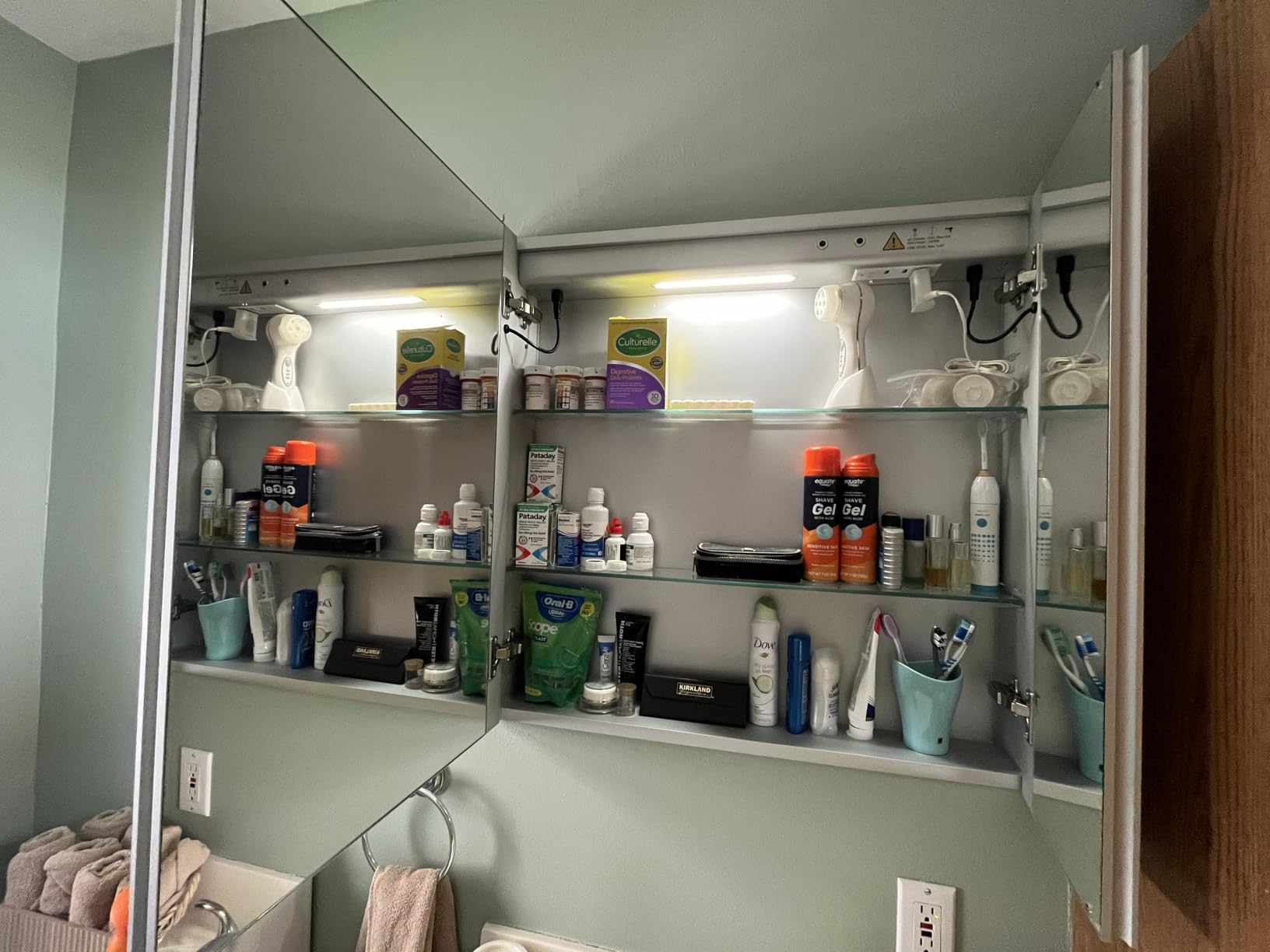 24x32 Inch Medicine Cabinet with Lights, AL Alloy Frame, Plug-in or Hardwired, Recessed or Wall Mount, 3 Colors/Dimmable/Interior Sensor Light/Defog, 2 Outlets & USBs, 3 Shelves (Right Hinge) customer photo 1