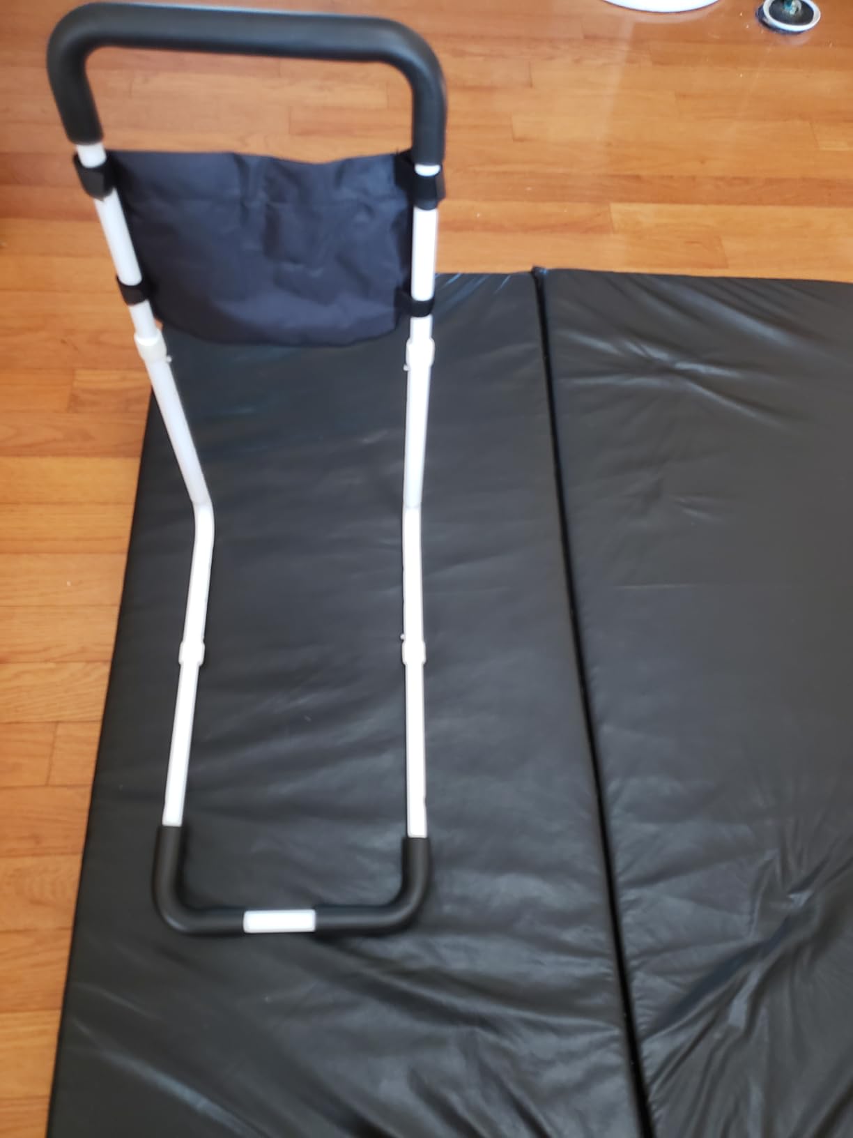 Bed Rails for Elderly Adults Safety, Bed Handle Bedside Assist, Adult Bed Rails for Seniors, Adjustable Bed Bar with Storage Pocket & Fixing Strap, Bed Cane Fits Twin, Queen, Full, King Bed customer photo 1