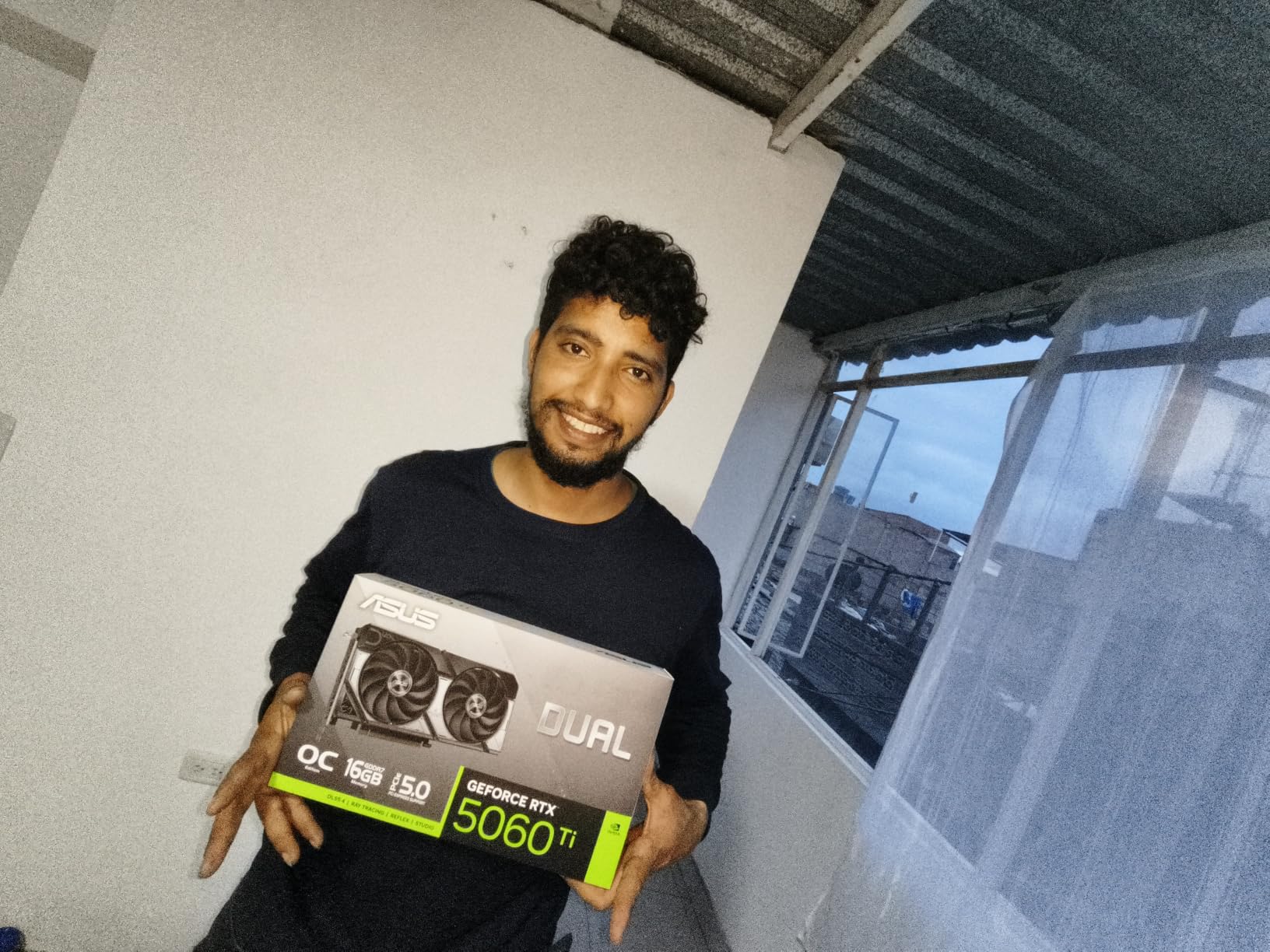 ASUS Dual NVIDIA GeForce RTX 5060 Ti 16GB GDDR7 OC Edition Graphics Card, (PCIe 5.0, DLSS 4, HDMI 2.1b, DisplayPort 2.1b, 2.5-Slot, Axial-tech Fan, 0dB Technology), 3 Year Warranty customer photo 1