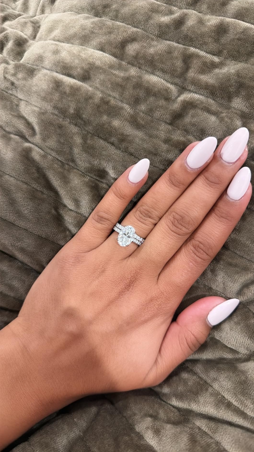 Effinny Sterling Silver 3.5ct Oval Moissanite Engagement Ring for Women customer photo 2