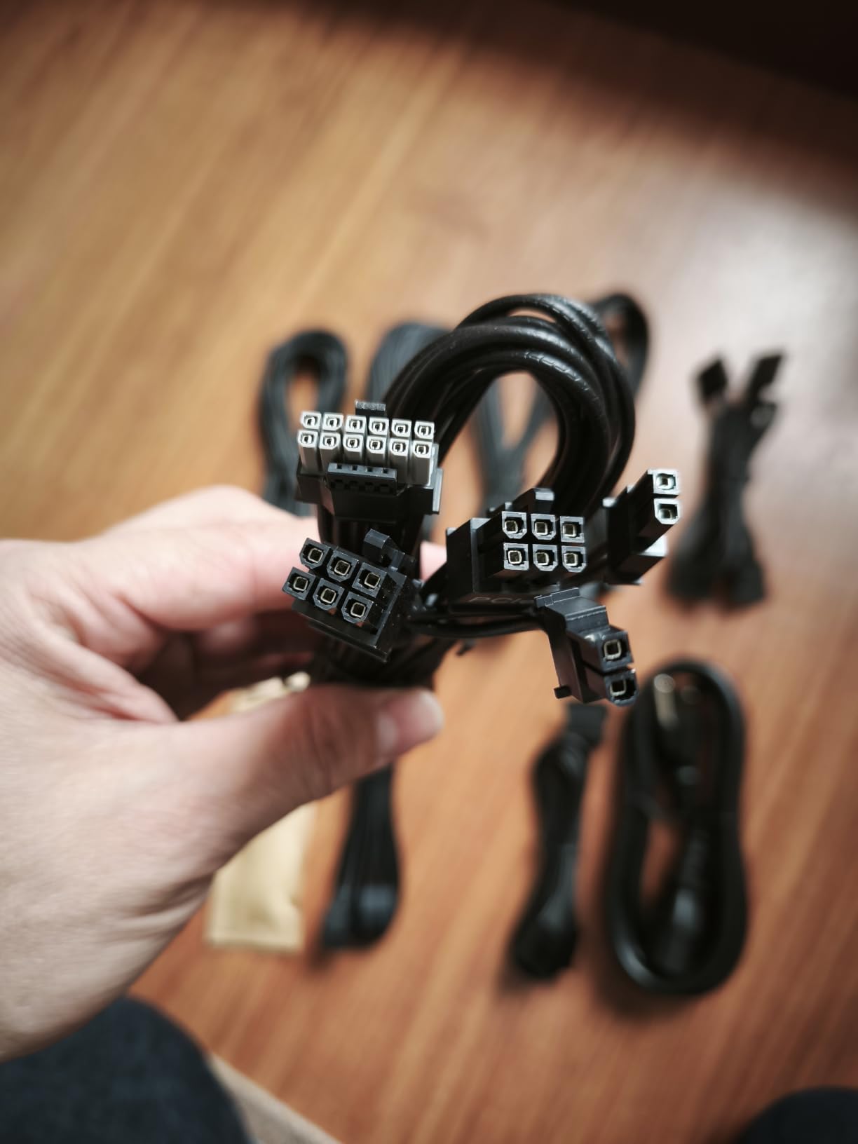 CORSAIR RM750e ATX 3.1 PCIe 5.1 Ready Fully Modular 750W Power Supply, 12V-2x6 Cable Included, Cybenetics Gold Efficiency, 105C-Rated Capacitors, Modern Standby Mode customer photo 1