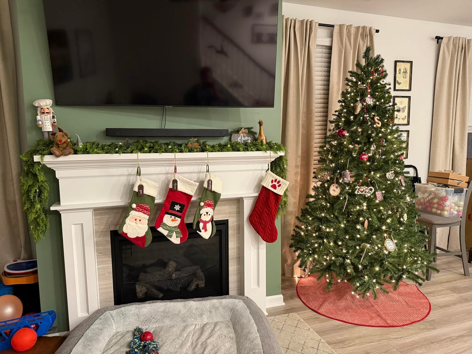 9FT Cedar Garland with Lights, Prelit Christmas Garland Artificial Realistic, Real Touch Pine Christmas Garland for Mantle Stairs Outdoor Decoration, Battery Operated Faux Greenery Garlands Thick Lush customer photo 2