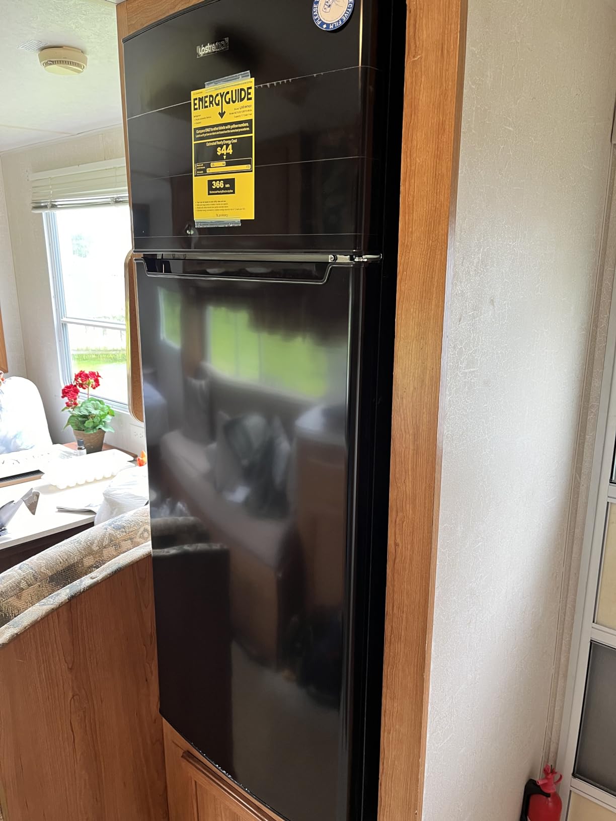 Upstreman 7.7 Cu Ft Apartment Refrigerator 2 Door Refrigerator with Freezer | Energy Efficient, Low Noise, 5 Adjustable Thermostat & Reversible Door for Apartment, Dorm, Office, Kitchen, White customer photo 2