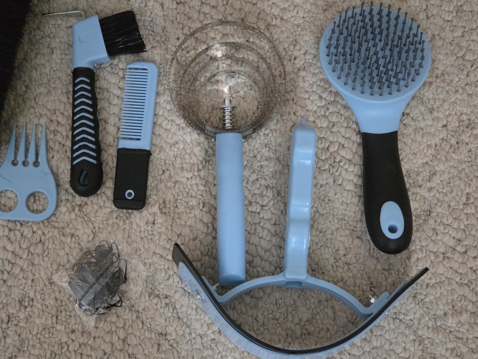 Horse Grooming Kit, 14-in-1 Professional Horse Brush Supplies Set for Grooming & Care, with Horse Brushes, Curry Comb, Hoof Pick & Waterproof Storage Tote Bag for Shining, Detangling, Massaging (Blue) customer photo 2