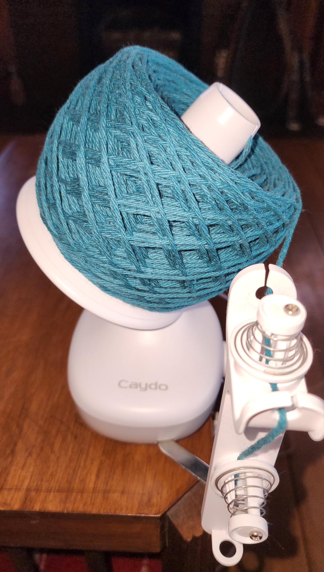 Caydo Electric Yarn Winder, Effortless Yarn Organizer for Crochet Lovers | Auto Winding with Dual Tension Spring Stepless Speed, Compact 7oz Pretty Cake, Ideal Craft Helper for Yarn Enthusiasts White customer photo 1
