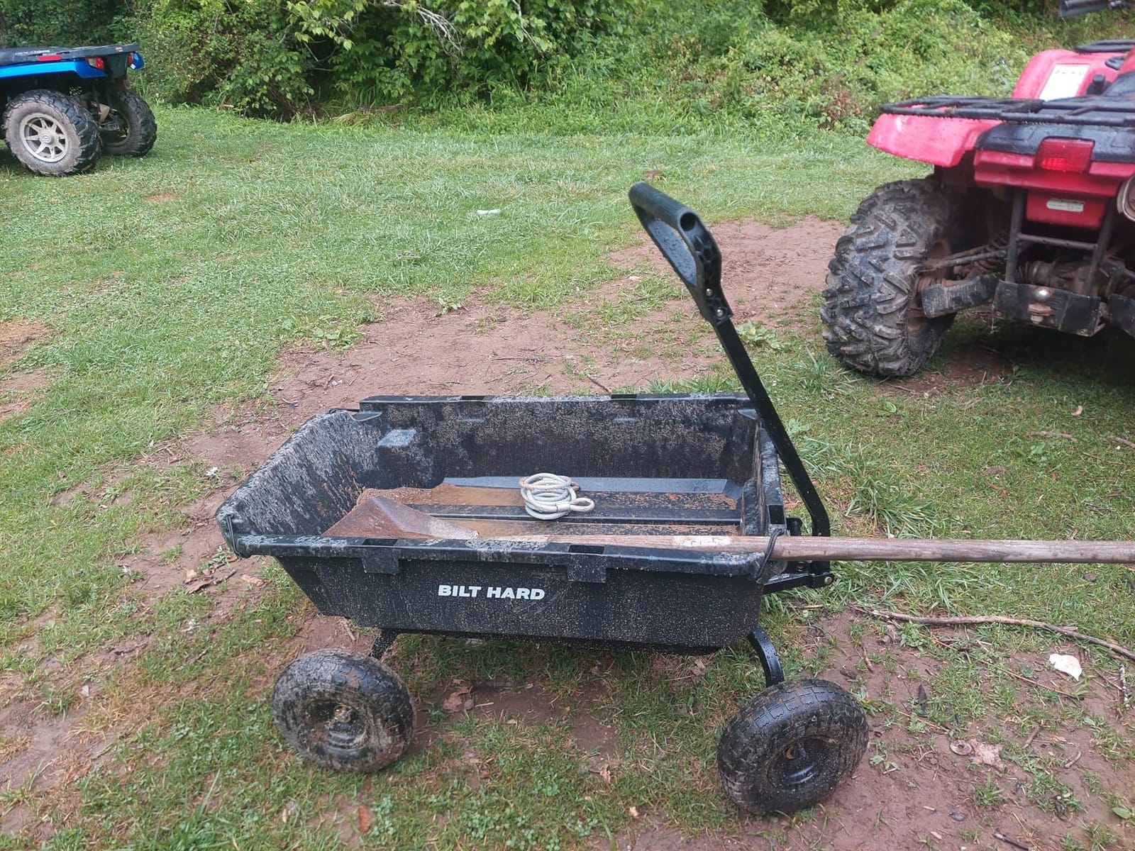 BILT HARD 900 lbs Poly Garden Dump Cart, 5 Cu.Ft Wheelbarrow Cart with 10 All Terrain Wheels & Quick-Release System customer photo 2