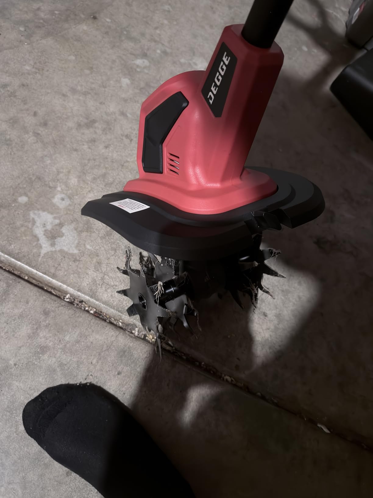 DEGGE 21V Cordless Tiller Cultivator with 2 x 3.0Ah Batteries and Charger | 48 Steel Tines, 9-Inch Tilling Width and 6.7-Inch Depth, Electric Tiller for Gardening, Raised Beds and Small Gardens customer photo 2