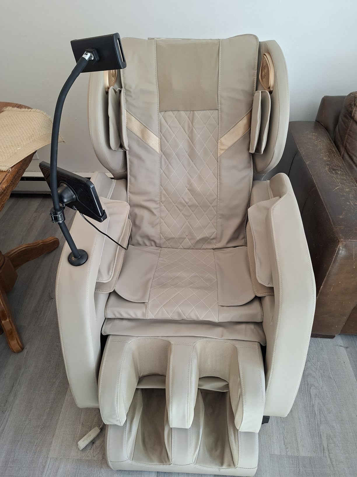 Massage Chair Full Body, 14 Fixed Rollers, Zero Gravity Recliner, Wood Grain Leather, Foot Massage, 5 Auto Modes, 8 Airbags, Heating, Bluetooth, Screen Controller customer photo 2