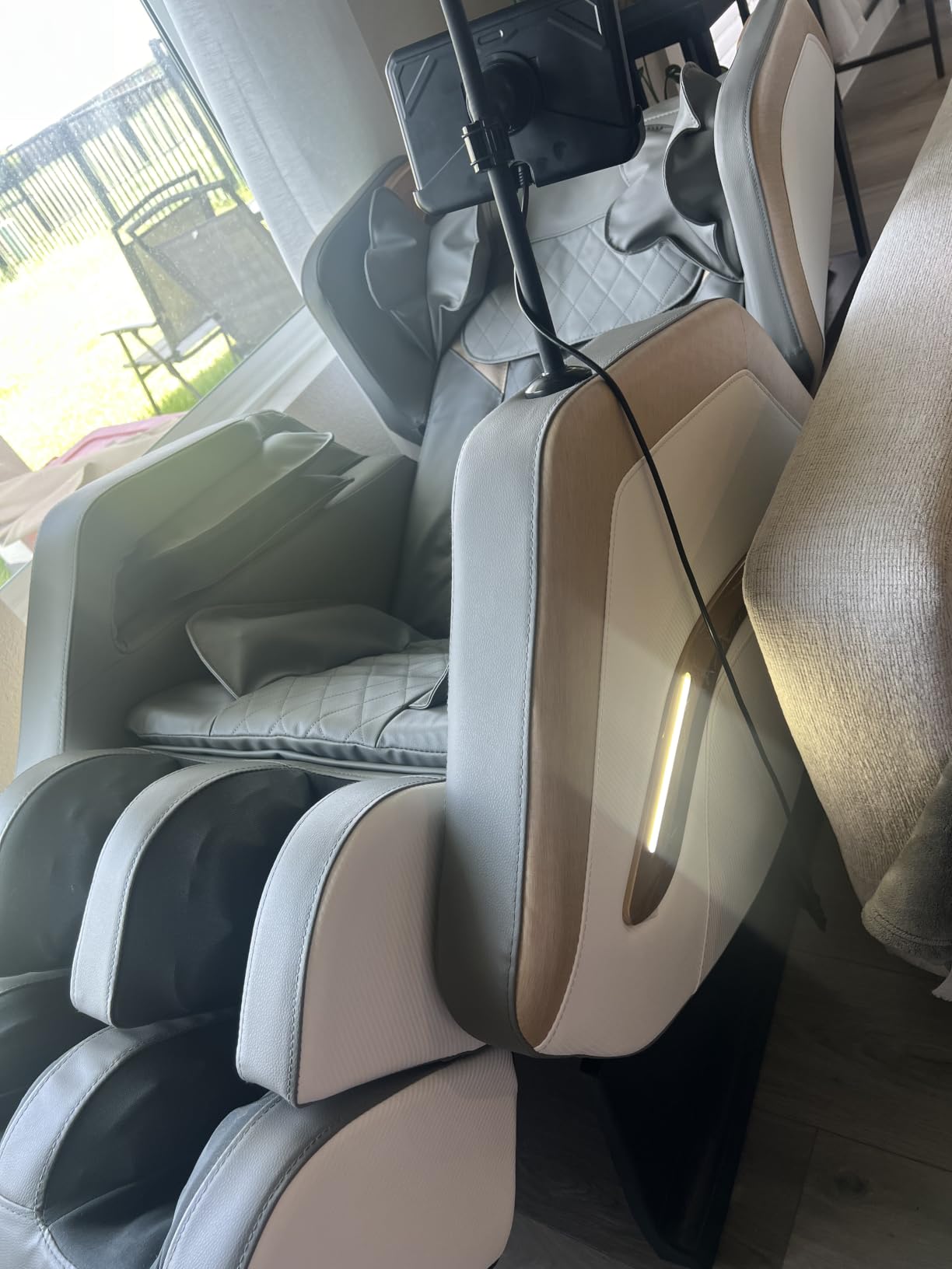 Massage Chair Full Body 14 Fixed Roller Zero Gravity 5 Auto Modes, 8 Airbags, Foot Massage, Heating, Phone Controller, Bluetooth Speaker, Nightlights customer photo 1